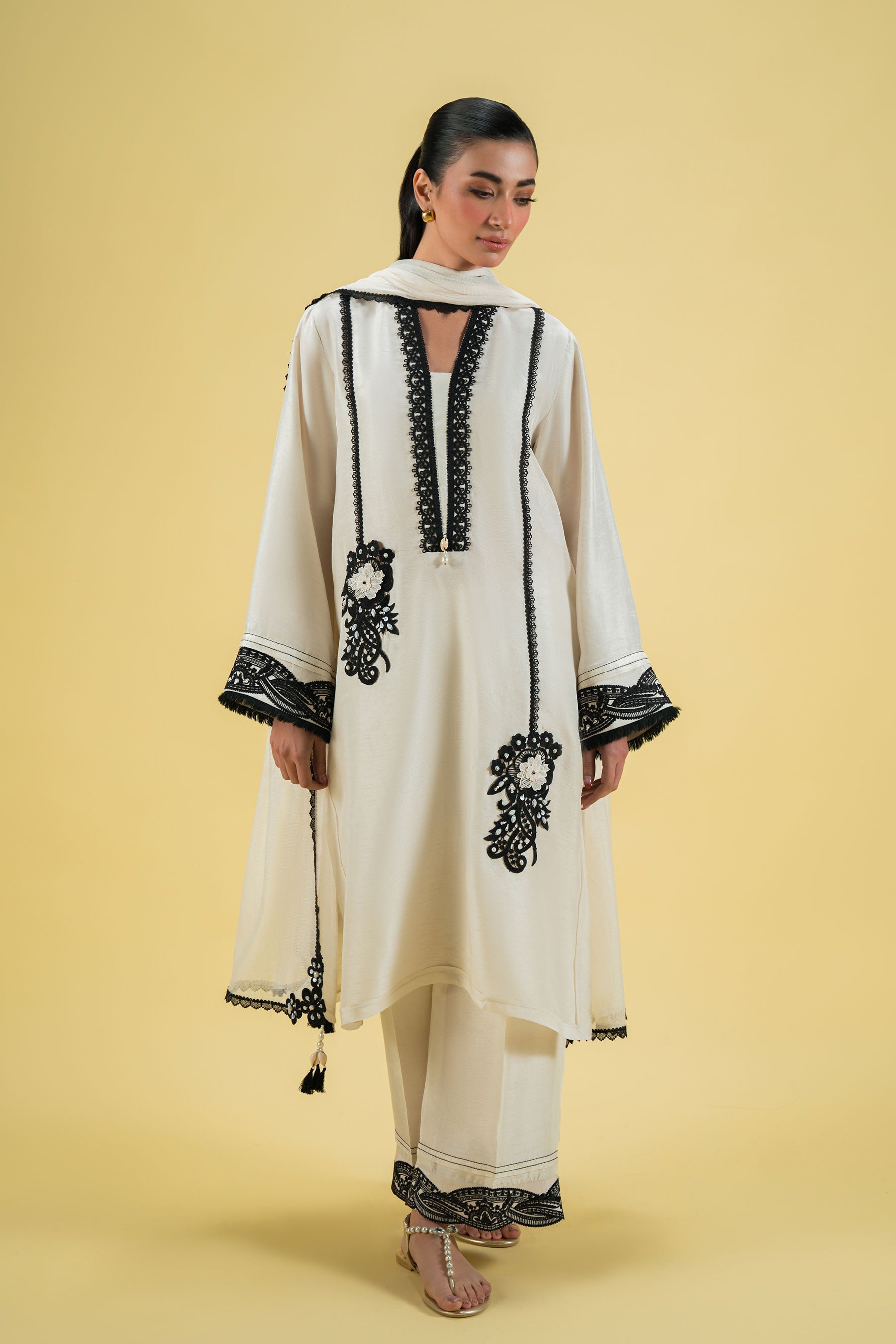 Ammara Khan | Sia 25 | D-13 - by - Libasekhas UK - Registered Vendor of : Ammara Khan - 100% Original Designer Dresss