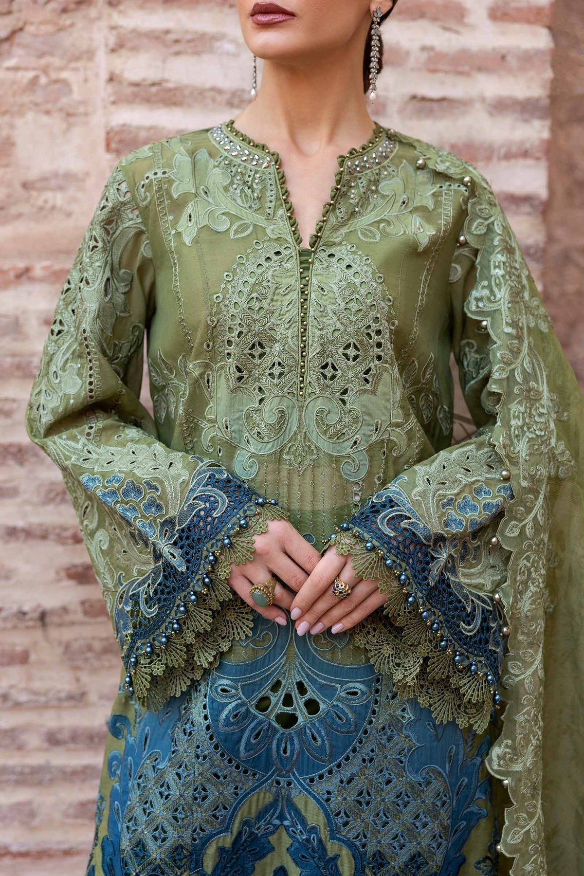Maria B | Luxury Lawn 25 | D-2501-A - by - Libasekhas UK - Registered Vendor of : Maria B - 100% Original Designer Dresss