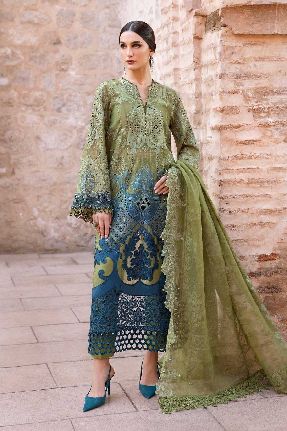 Maria B | Luxury Lawn 25 | D-2501-A - by - Libasekhas UK - Registered Vendor of : Maria B - 100% Original Designer Dresss