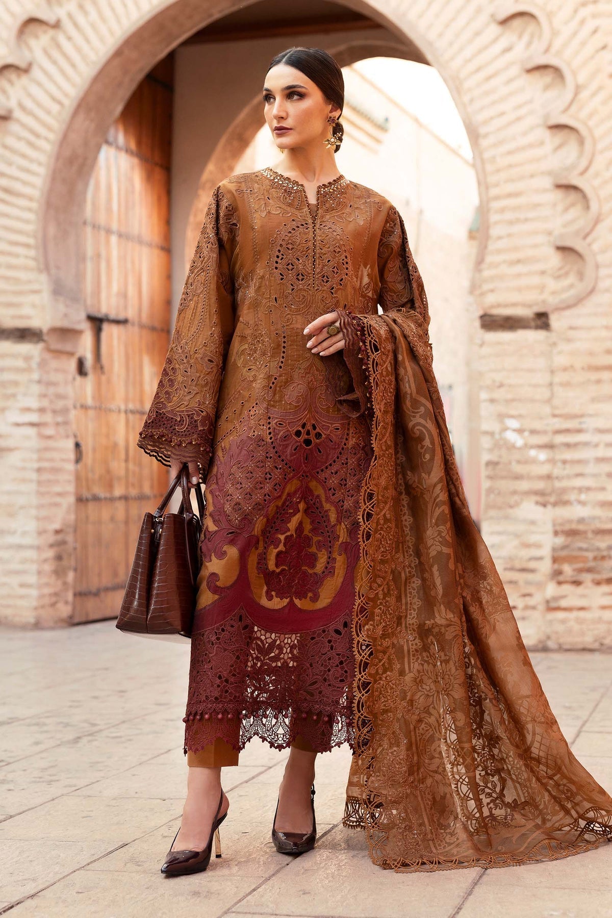 Maria B | Luxury Lawn 25 | D-2501-B - by - Libasekhas UK - Registered Vendor of : Maria B - 100% Original Designer Dresss