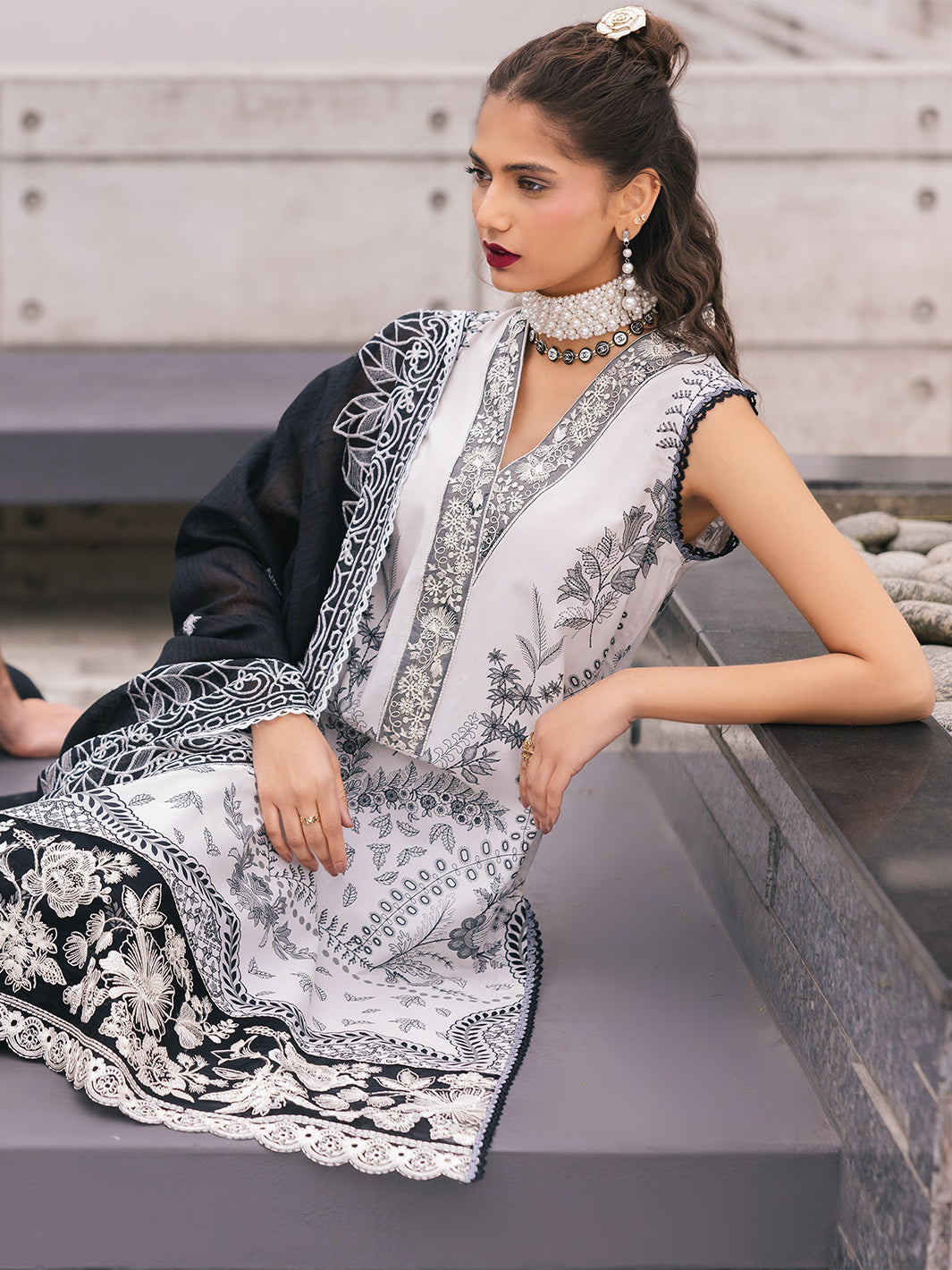 Mahnur | Broadway Luxury Lawn 25 | Daisy - by - Libasekhas UK - Registered Vendor of : Mahnur - 100% Original Designer Dresss