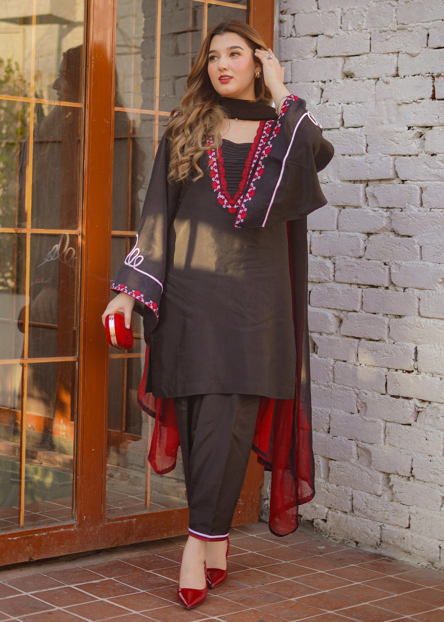 Fozia Khalid | Silk Spire | NOIR - by - Libasekhas UK - Registered Vendor of : Fozia Khalid - 100% Original Designer Dresss