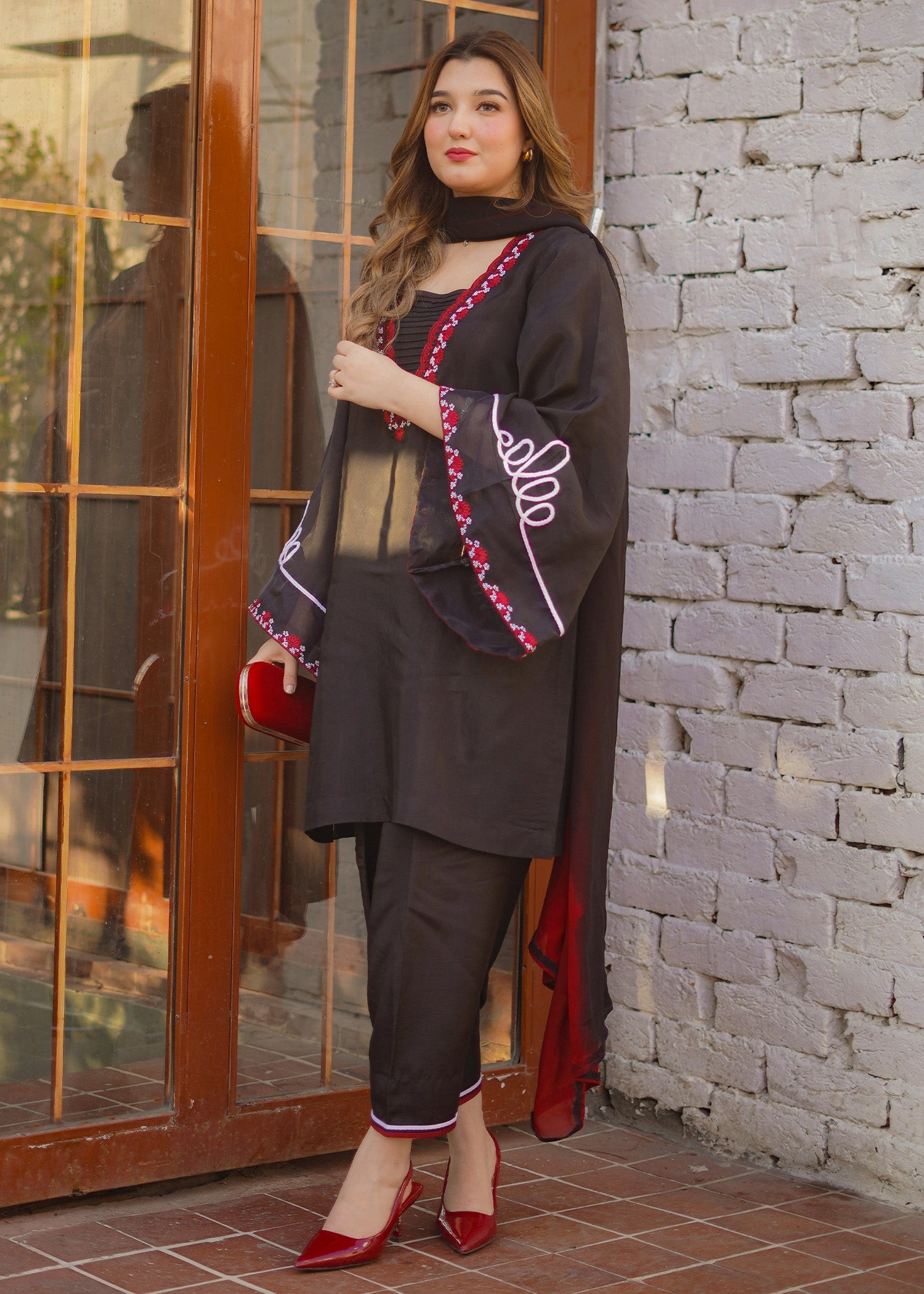Fozia Khalid | Silk Spire | NOIR - by - Libasekhas UK - Registered Vendor of : Fozia Khalid - 100% Original Designer Dresss