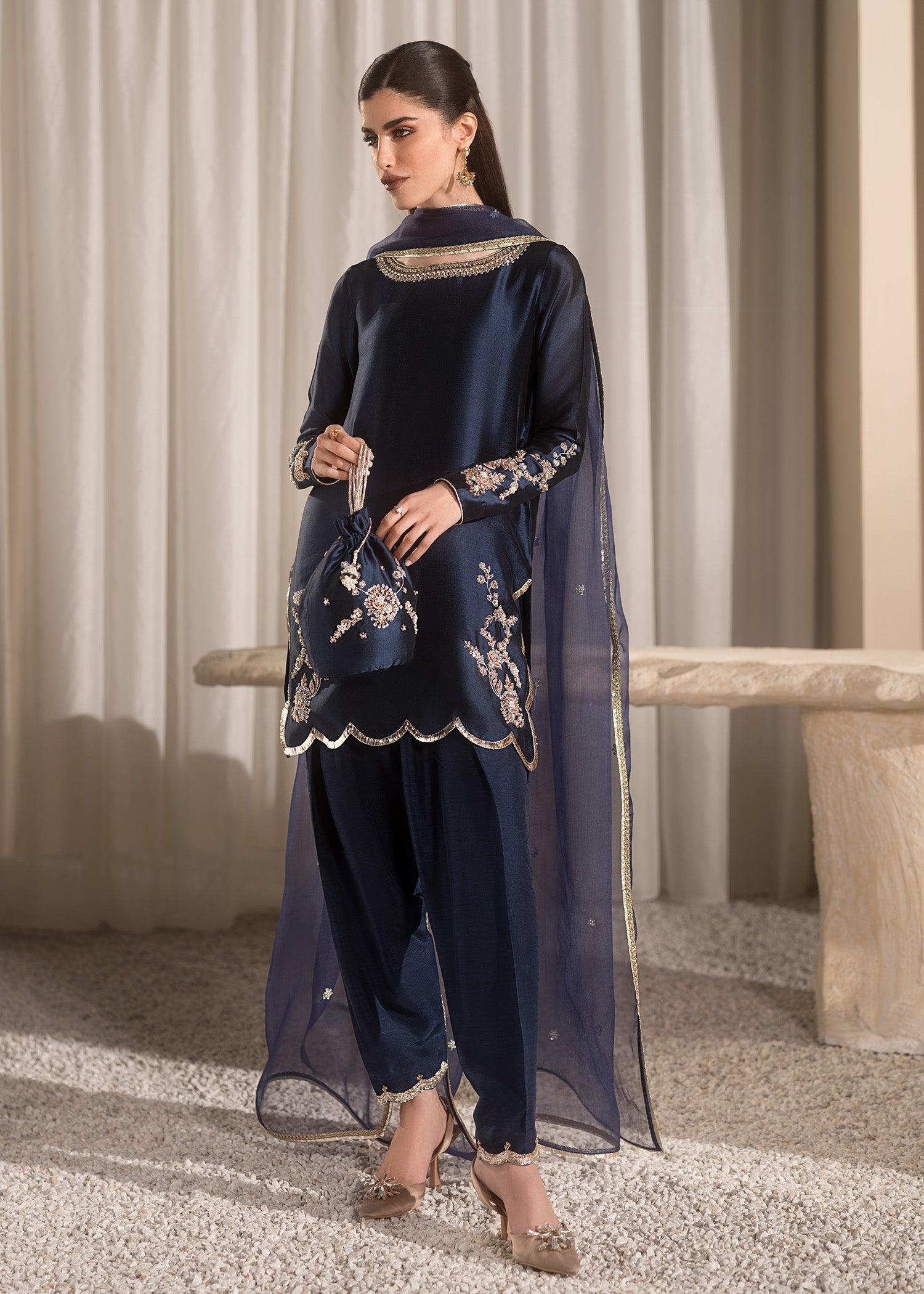 Mahum Asad | Breaking the Bar | Diva - by - Libasekhas UK - Registered Vendor of : Mahum Asad - 100% Original Designer Dresss