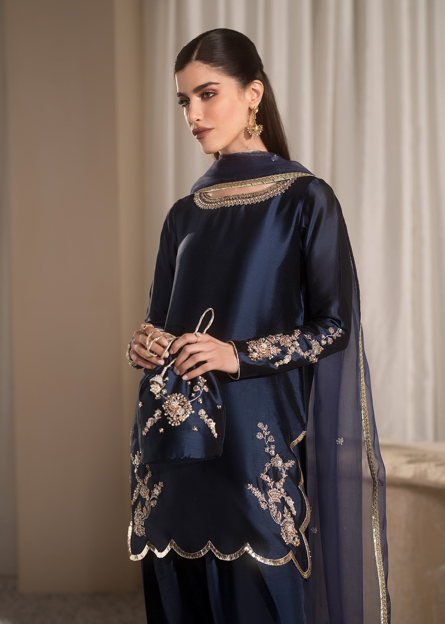 Mahum Asad | Breaking the Bar | Diva - by - Libasekhas UK - Registered Vendor of : Mahum Asad - 100% Original Designer Dresss