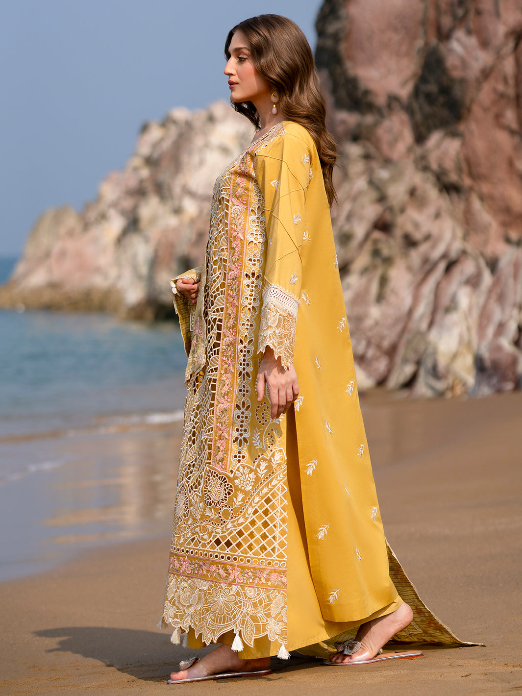 Mahnur | Sirena Luxury Lawn 25 | Dahlia - by - Libasekhas UK - Registered Vendor of : Mahnur - 100% Original Designer Dresss