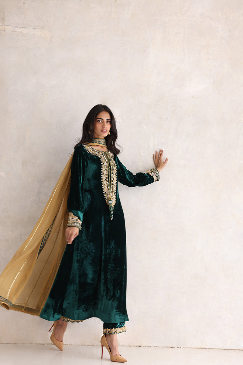 Sana Abbas | Velvet Formals | ESRA - by - Libasekhas UK - Registered Vendor of : Sana Abbas - 100% Original Designer Dresss