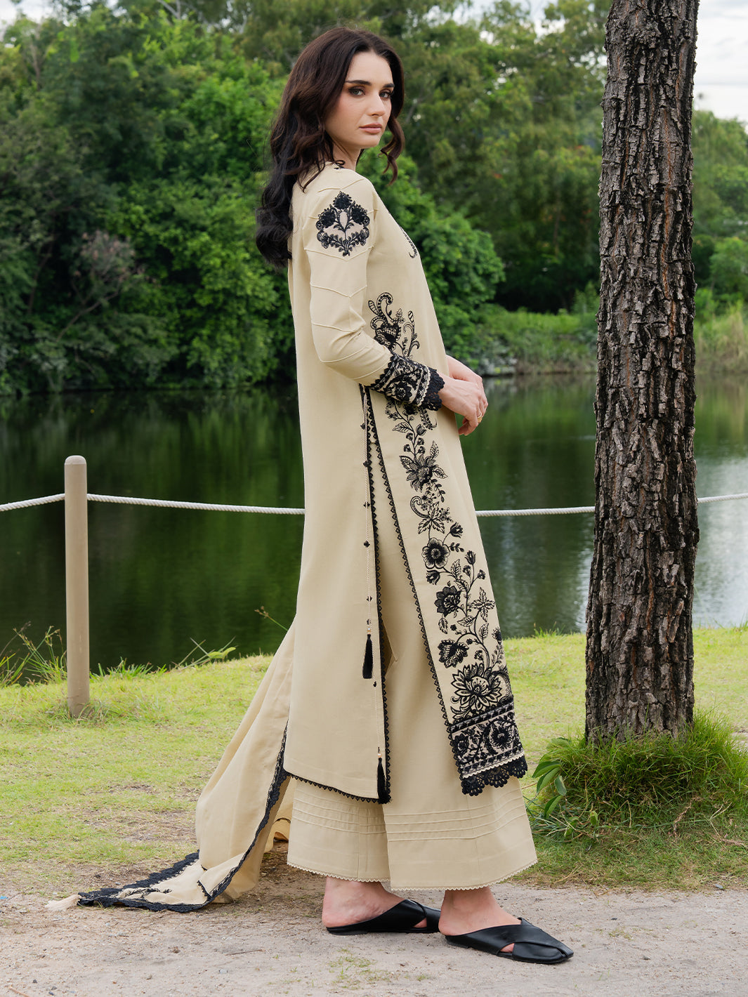 Faiza Faisal | Hoor Karandi | ALAYNA - by Libasekhas UK - Registered Vendor of : Faiza Faisal - 100% Original Designer Dress