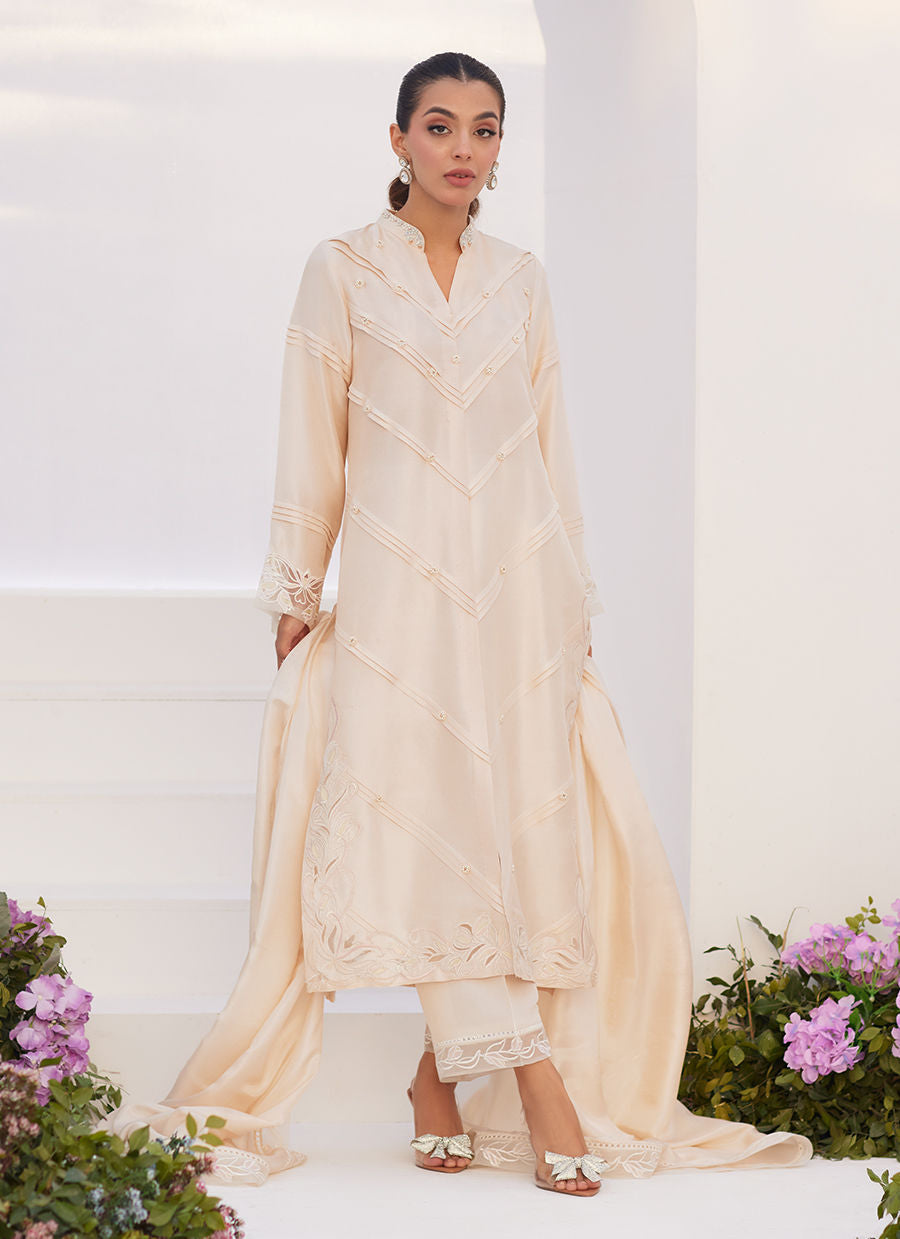 Farah Talib Aziz | Zaza Luxe Pret 24 | TISELE IVORY PLEATED RAW SILK SHIRT AND DUPATTA - Libasekhas