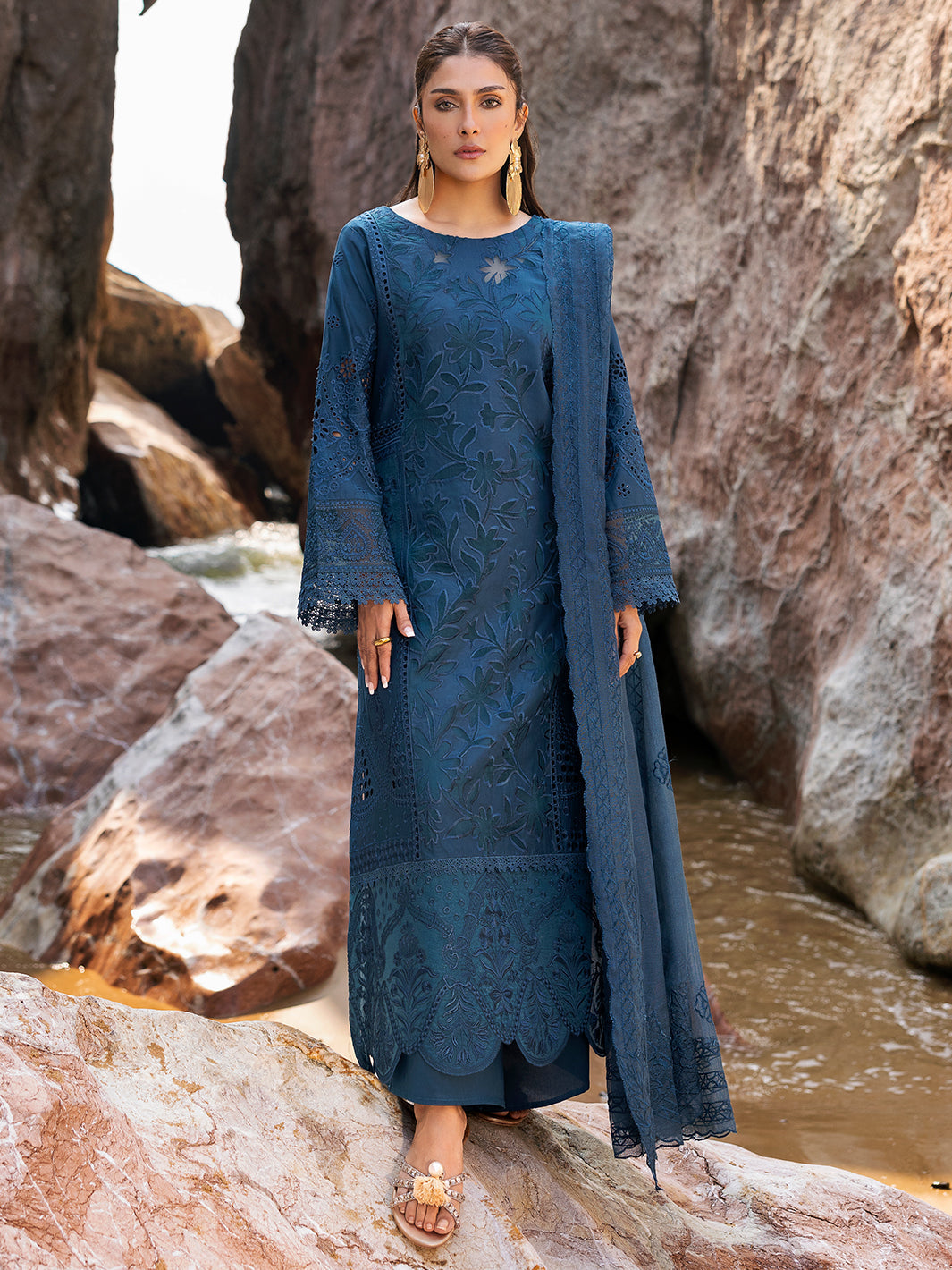 Mahnur | Sirena Luxury Lawn 25 | Iris - by - Libasekhas UK - Registered Vendor of : Mahnur - 100% Original Designer Dresss
