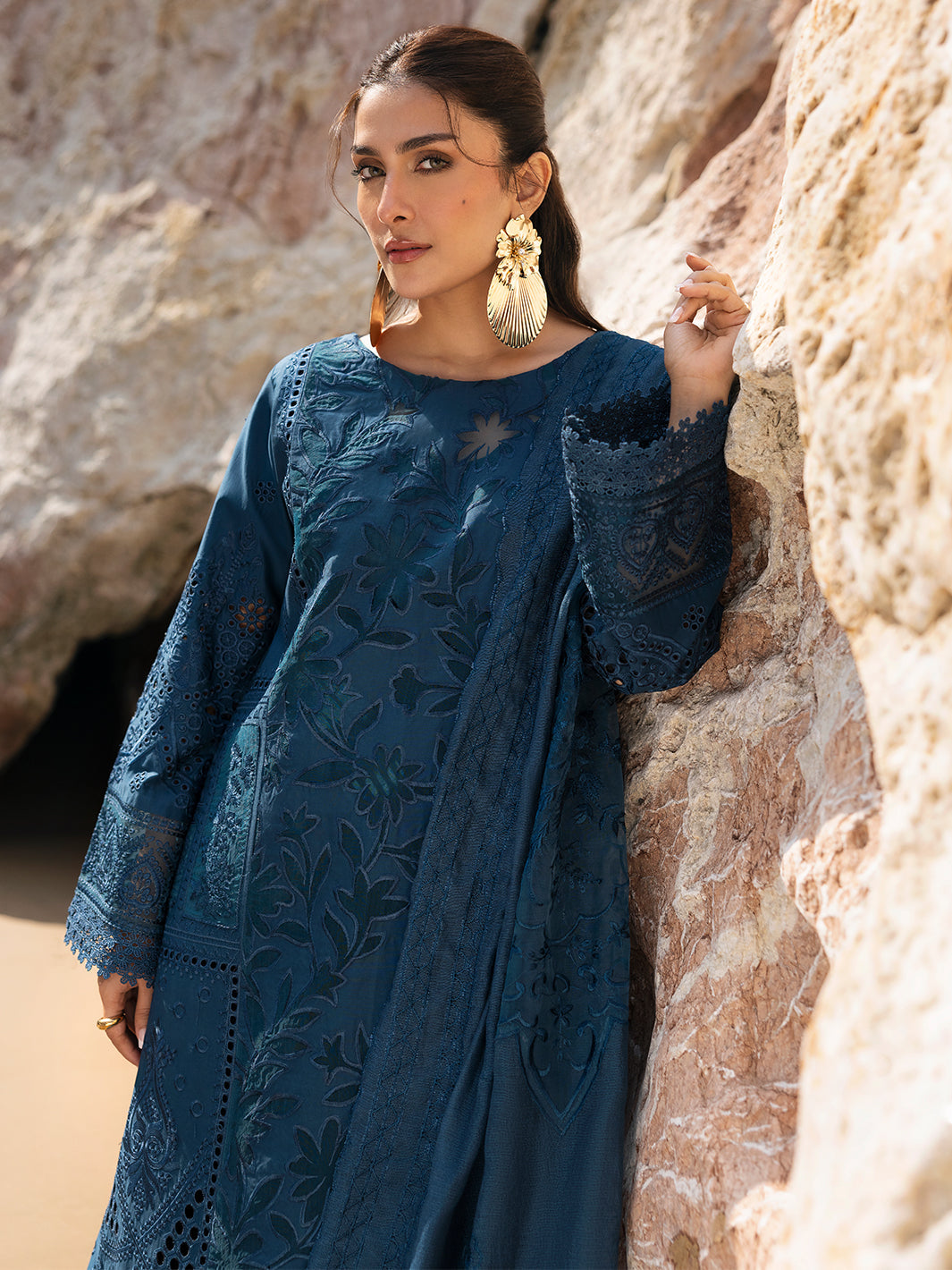 Mahnur | Sirena Luxury Lawn 25 | Iris - by - Libasekhas UK - Registered Vendor of : Mahnur - 100% Original Designer Dresss