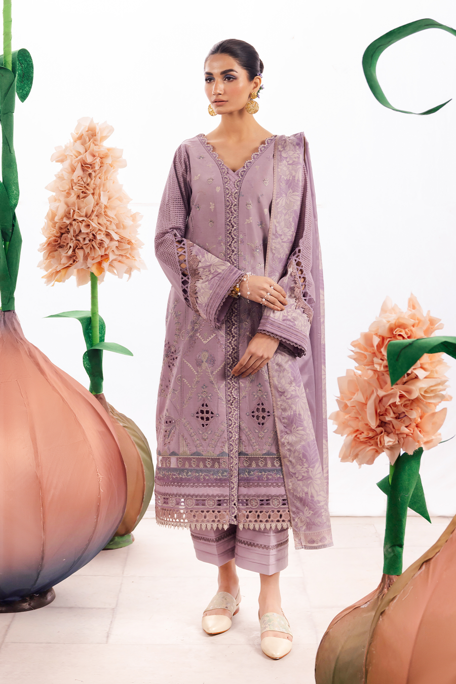 Iznik | Dahlia Embroidered Lawn | DL-04 - by - Libasekhas UK - Registered Vendor of : Iznik - 100% Original Designer Dresss
