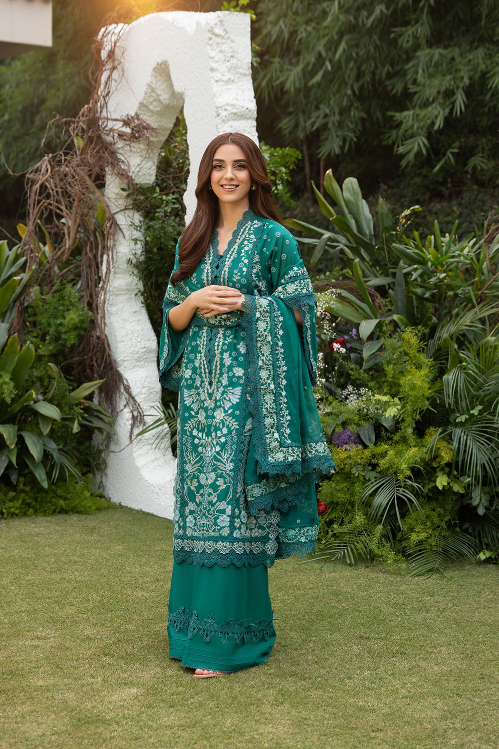 Sobia Nazir | Luxury Lawn 25 | 8B - by - Libasekhas UK - Registered Vendor of : Sobia Nazir - 100% Original Designer Dresss