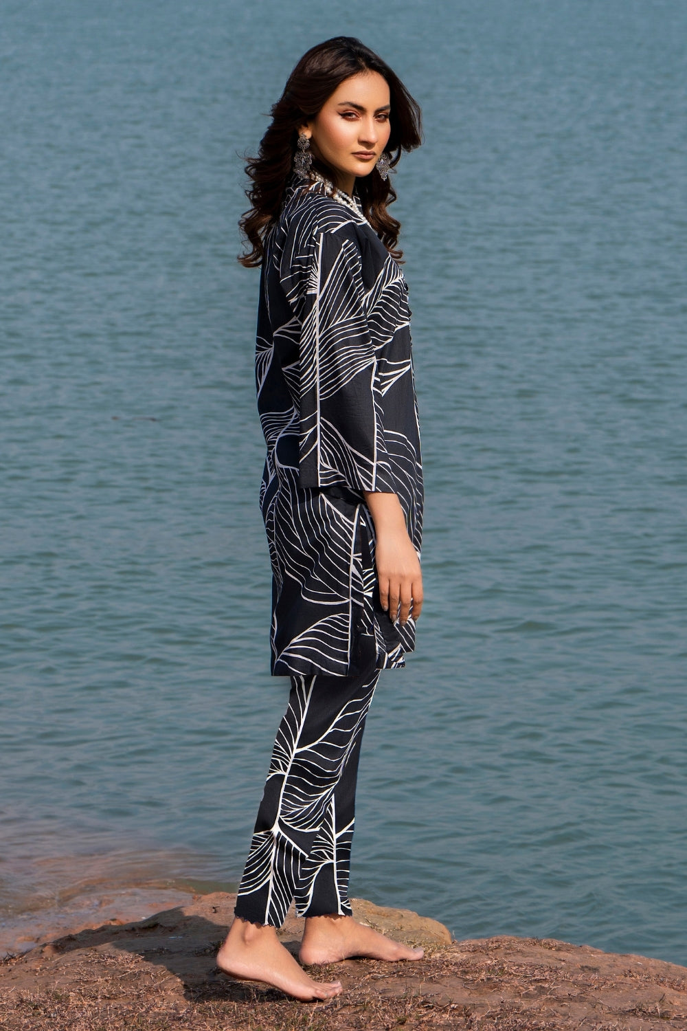 Ittehad | Embroidered Lawn | I-33 - by - Libasekhas UK - Registered Vendor of : Ittehad - 100% Original Designer Dresss