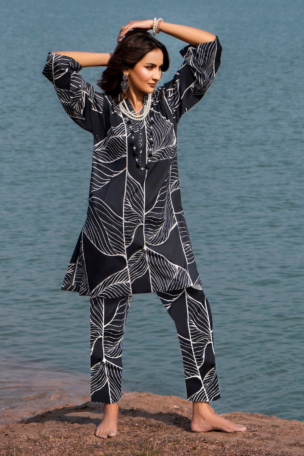Ittehad | Embroidered Lawn | I-33 - by - Libasekhas UK - Registered Vendor of : Ittehad - 100% Original Designer Dresss