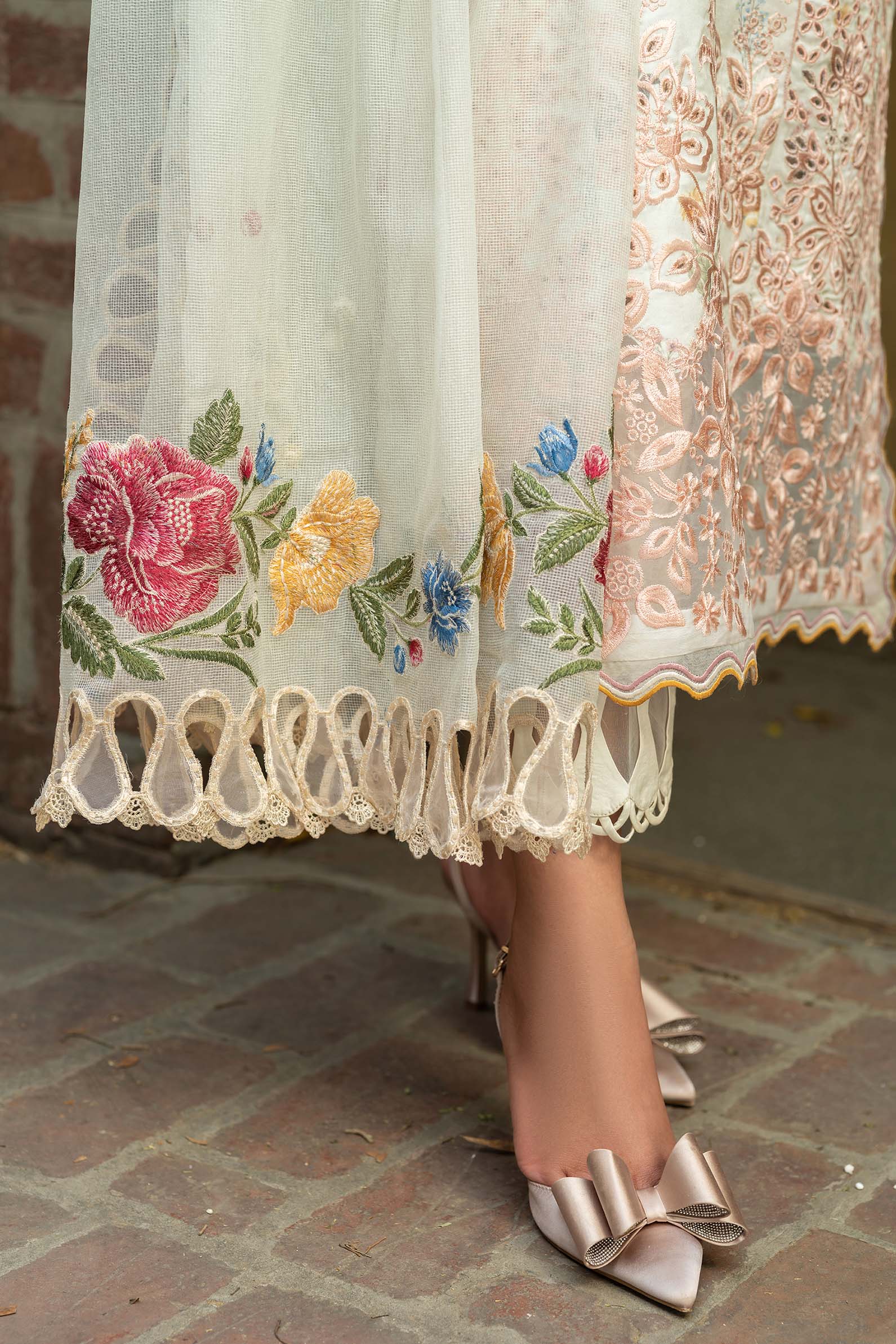 Maryam Hussain | Luxury Lawn 25 | Batik - by - Libasekhas UK - Registered Vendor of : Maryam Hussain - 100% Original Designer Dresss