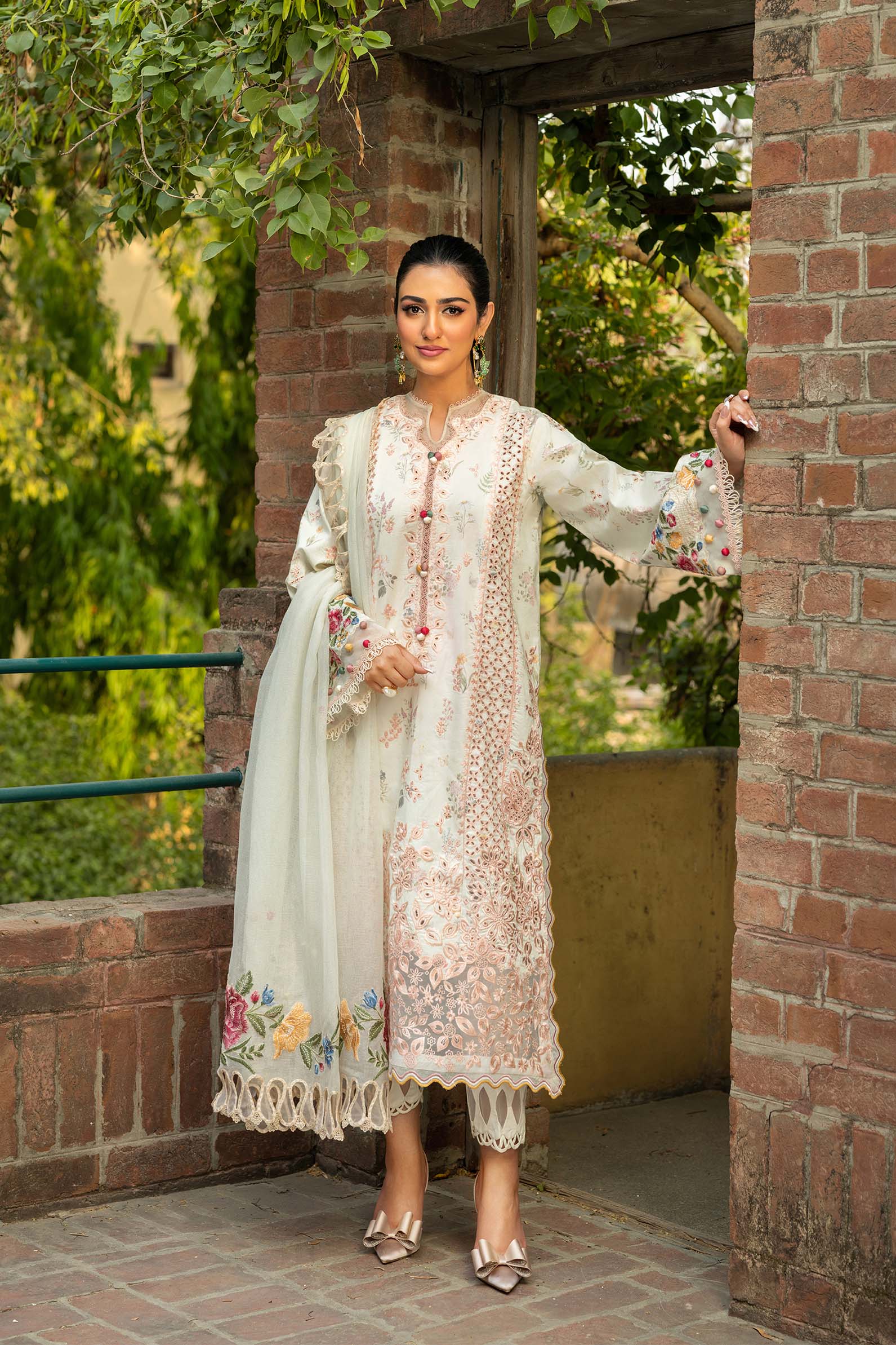 Maryam Hussain | Luxury Lawn 25 | Batik - by - Libasekhas UK - Registered Vendor of : Maryam Hussain - 100% Original Designer Dresss