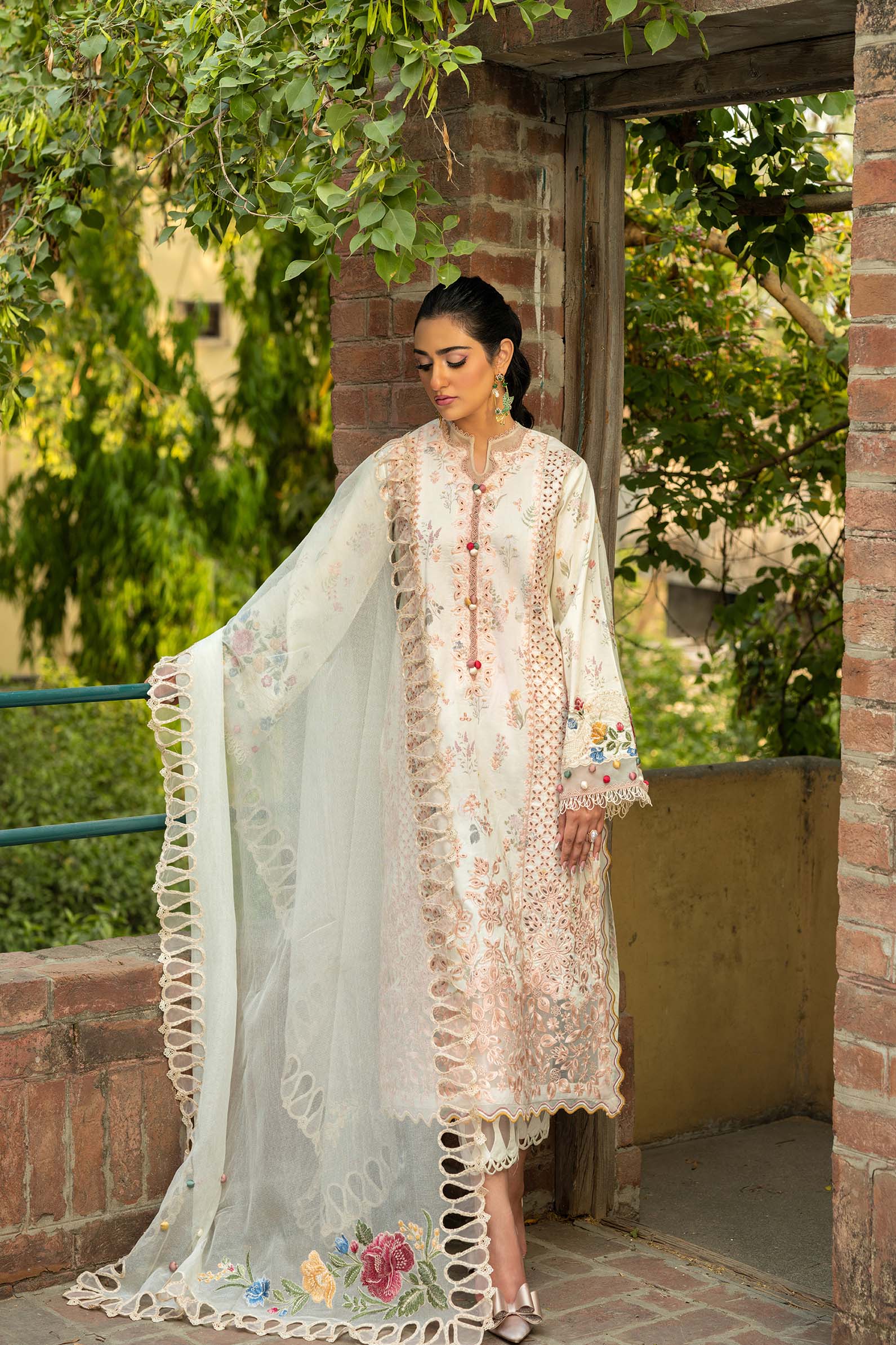 Maryam Hussain | Luxury Lawn 25 | Batik - by - Libasekhas UK - Registered Vendor of : Maryam Hussain - 100% Original Designer Dresss