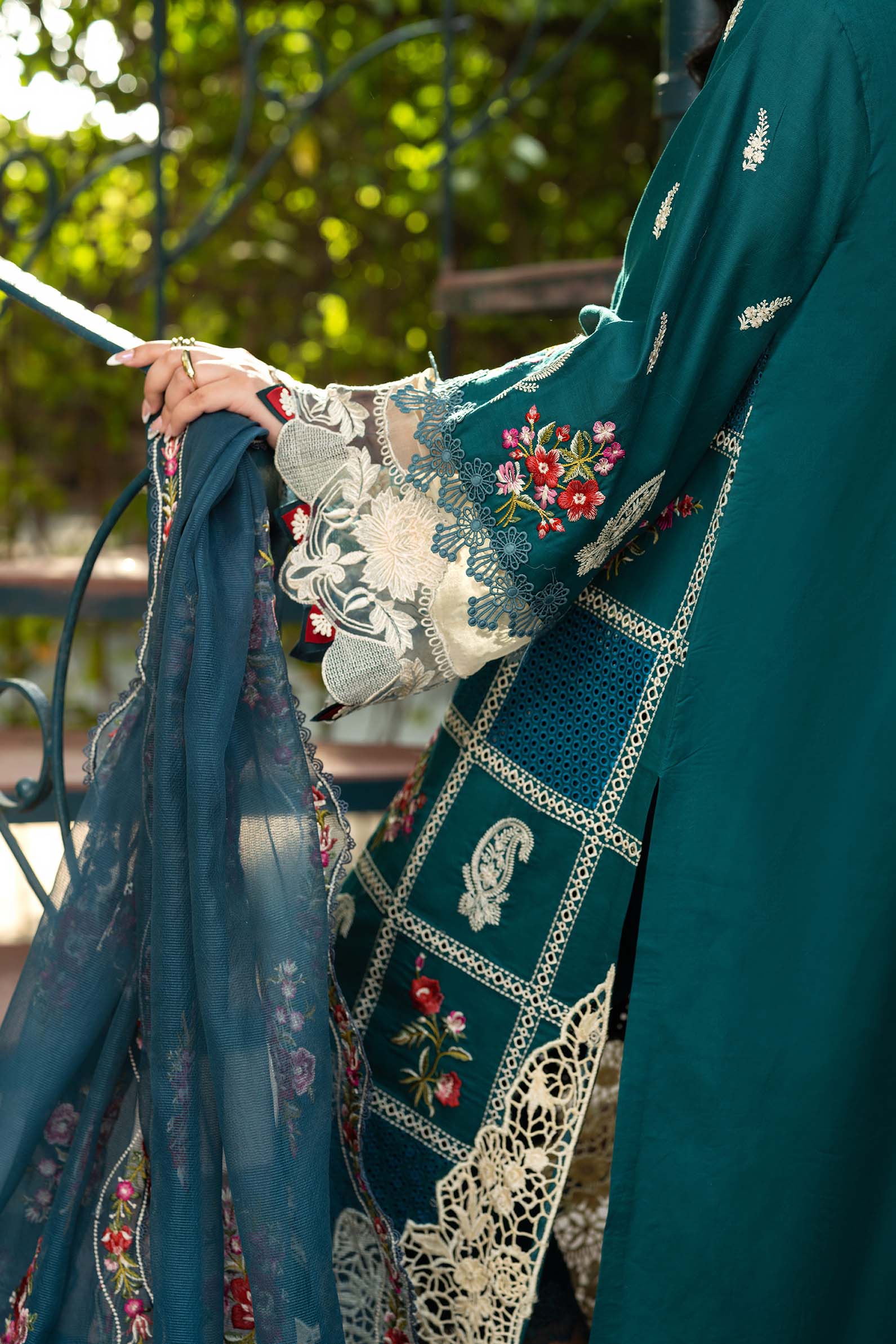 Maryam Hussain | Luxury Lawn 25 | Neelum - by - Libasekhas UK - Registered Vendor of : Maryam Hussain - 100% Original Designer Dresss