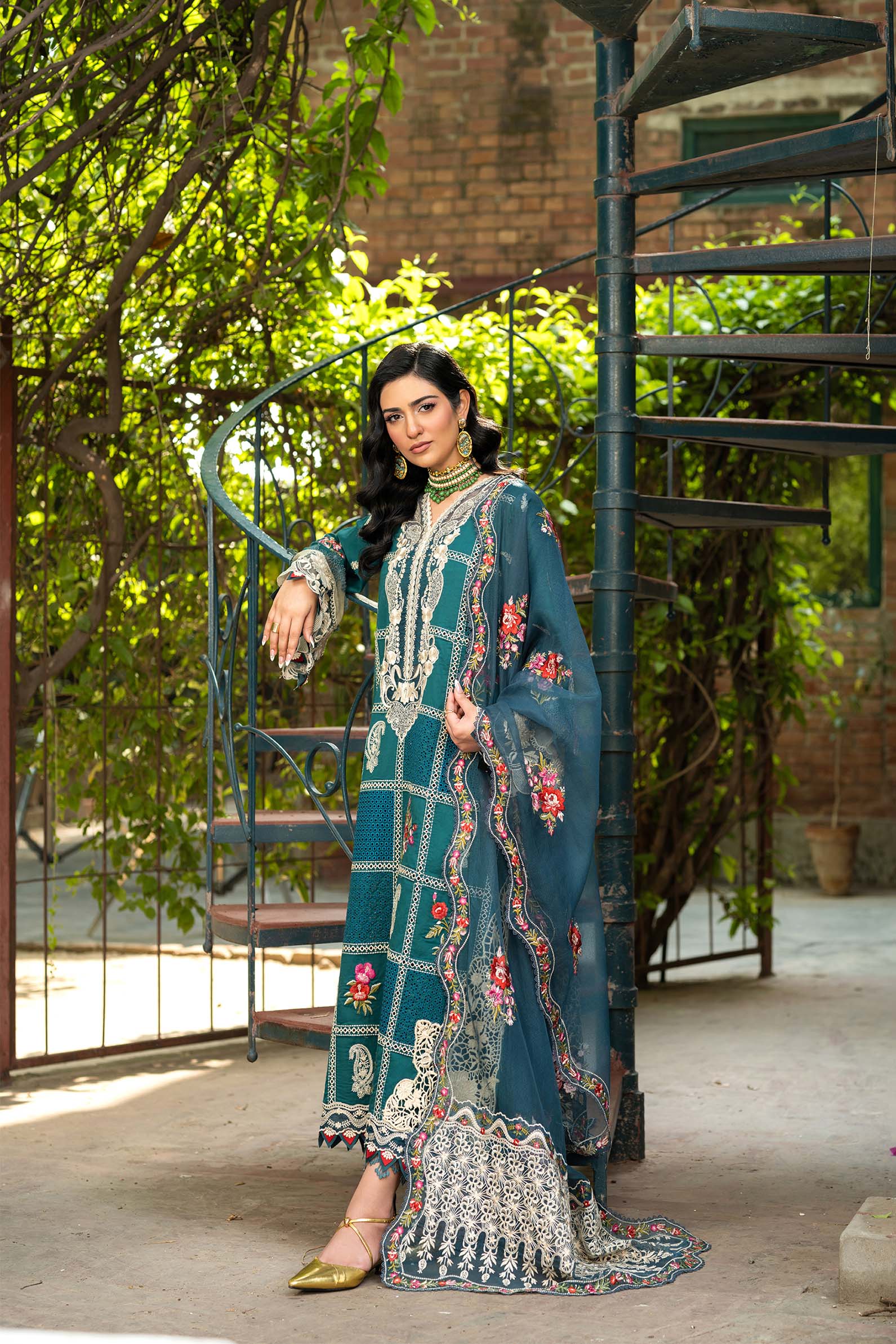 Maryam Hussain | Luxury Lawn 25 | Neelum - by - Libasekhas UK - Registered Vendor of : Maryam Hussain - 100% Original Designer Dresss