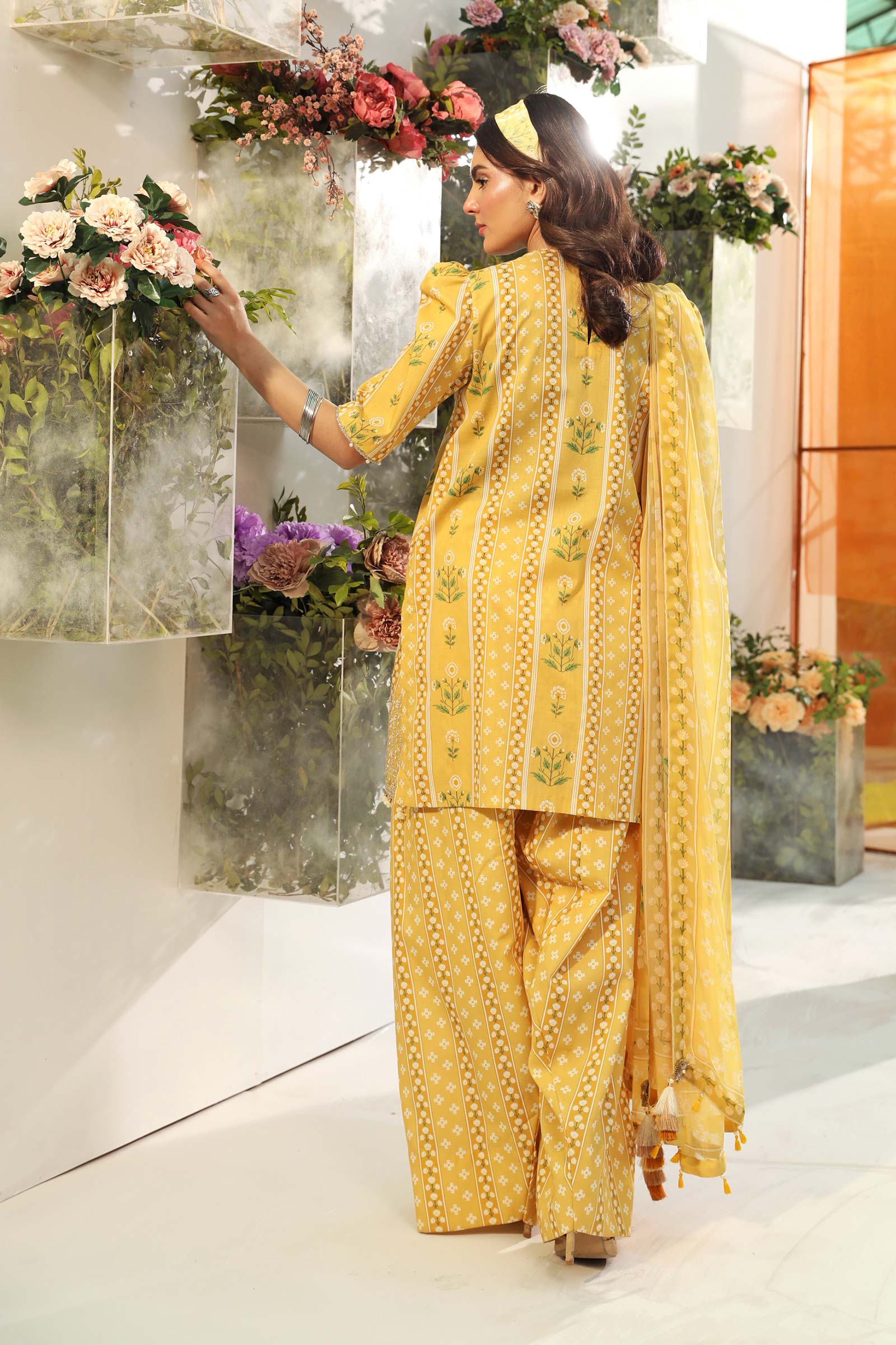 Maria B | M Basic Summer Lawn 25 | MB-CUS25-711A - by - Libasekhas UK - Registered Vendor of : Maria B - 100% Original Designer Dresss