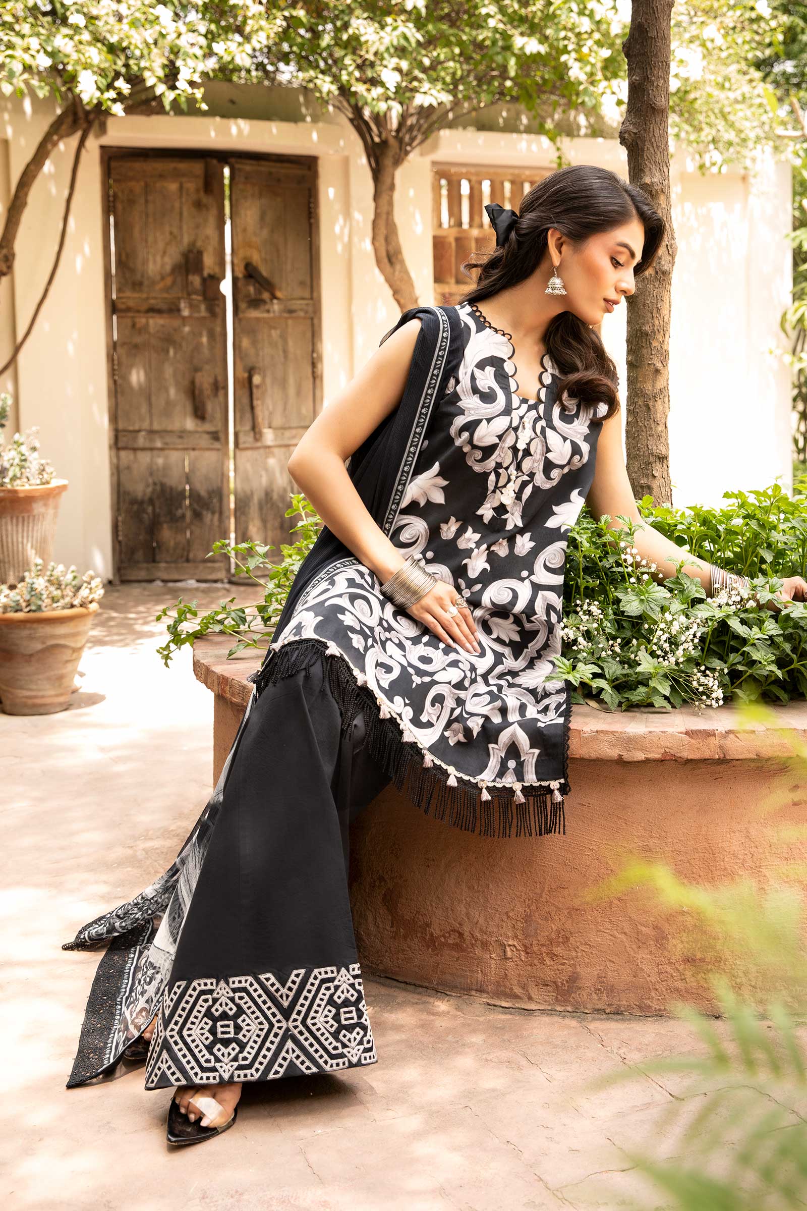Maria B | Eid Basic Lawn | MB-CUS25-904B - by - Libasekhas UK - Registered Vendor of : Maria B - 100% Original Designer Dresss