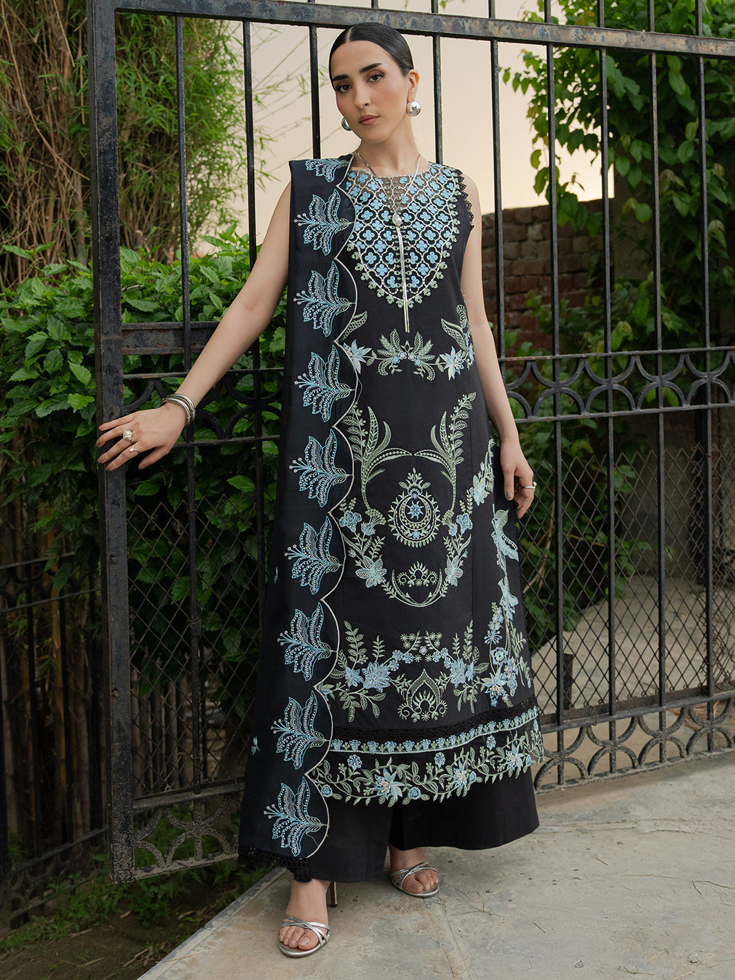 Mahnur | Amaya Lawn 26 | MU-11 - by Libasekhas UK - Registered Vendor of : Mahnur - 100% Original Designer Dress