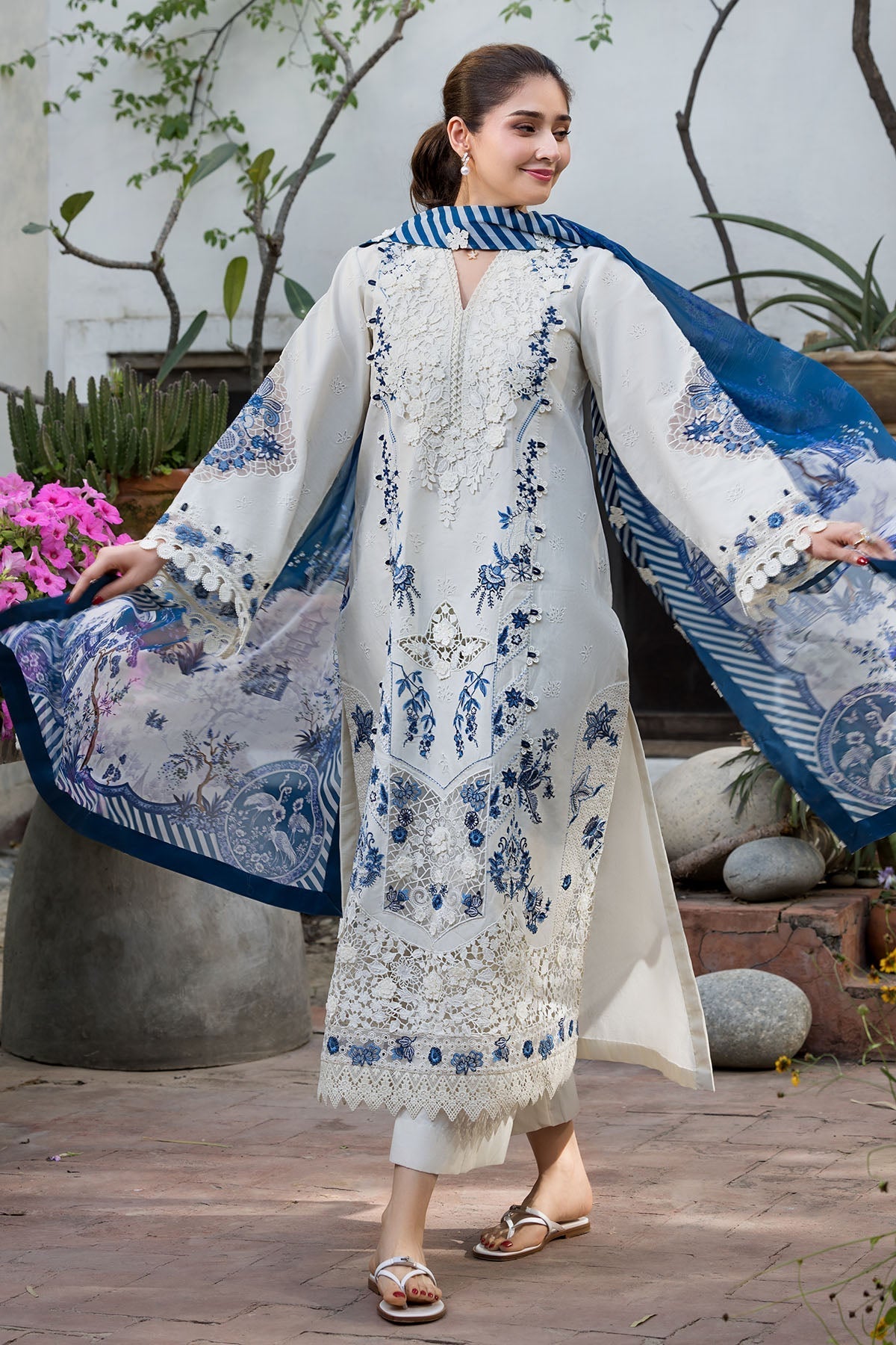 Motifz | Premium Lawn 26 | 6118-LIGRIA - by Libasekhas UK - Registered Vendor of : Motifz - 100% Original Designer Dress