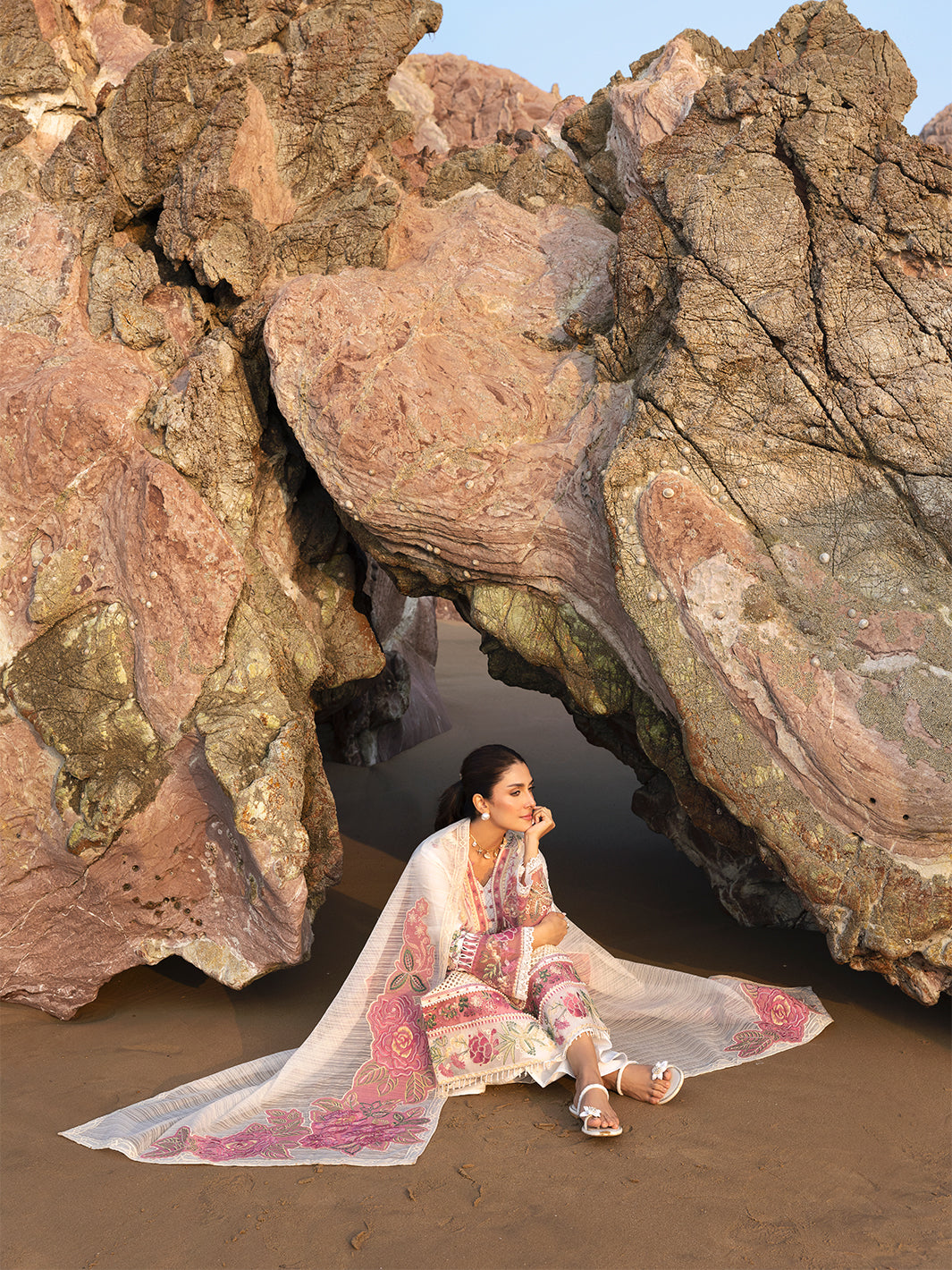 Mahnur | Sirena Luxury Lawn 25 | Magnolia - by - Libasekhas UK - Registered Vendor of : Mahnur - 100% Original Designer Dresss