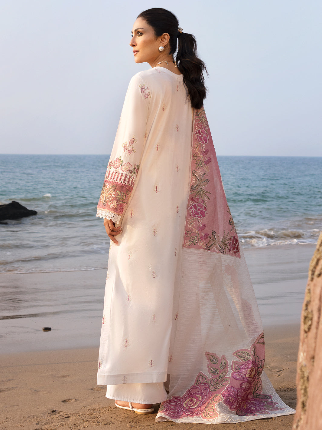 Mahnur | Sirena Luxury Lawn 25 | Magnolia - by - Libasekhas UK - Registered Vendor of : Mahnur - 100% Original Designer Dresss