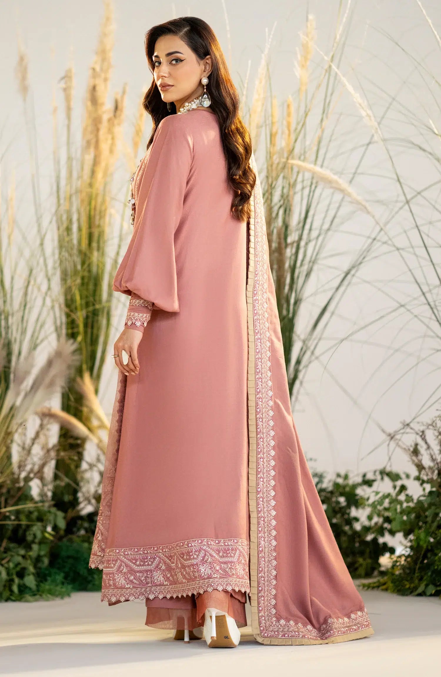 Maryum N Maria | Shehr Bano Winter 23 | DILREET MW23552 - by - Libasekhas UK - Registered Vendor of : Maryum N Maria - 100% Original Designer Dresss