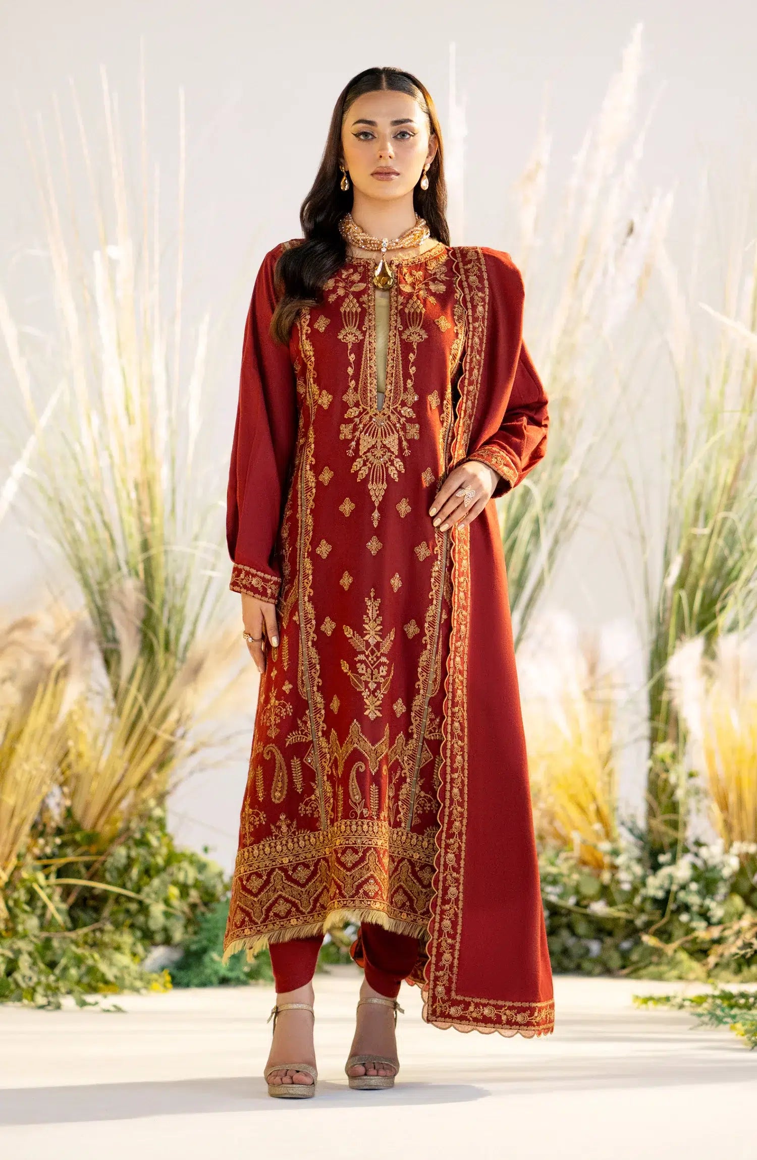 Maryum N Maria | Shehr Bano Winter 23 | HAESEL MW23558 - by - Libasekhas UK - Registered Vendor of : Maryum N Maria - 100% Original Designer Dresss
