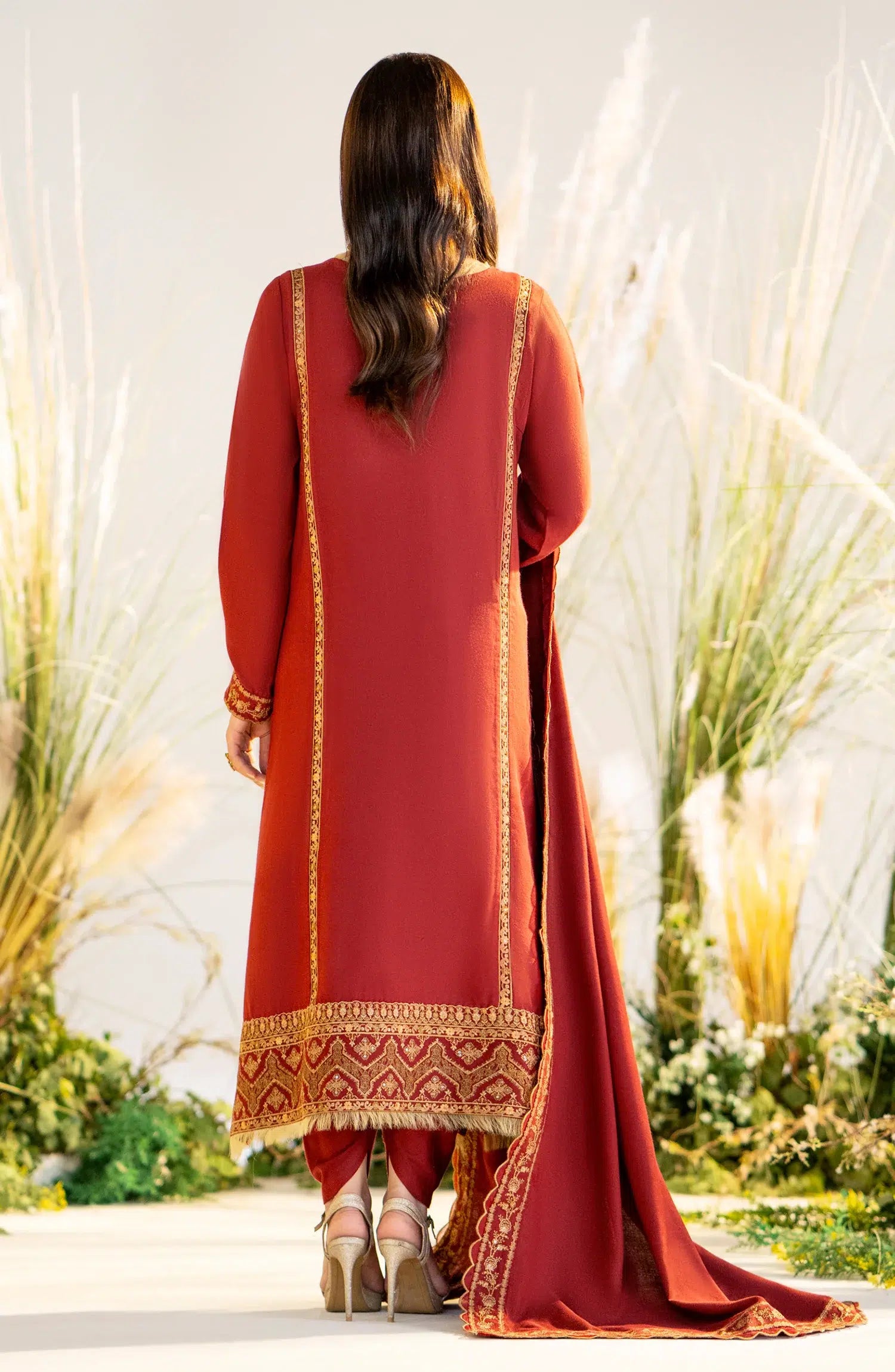 Maryum N Maria | Shehr Bano Winter 23 | HAESEL MW23558 - by - Libasekhas UK - Registered Vendor of : Maryum N Maria - 100% Original Designer Dresss