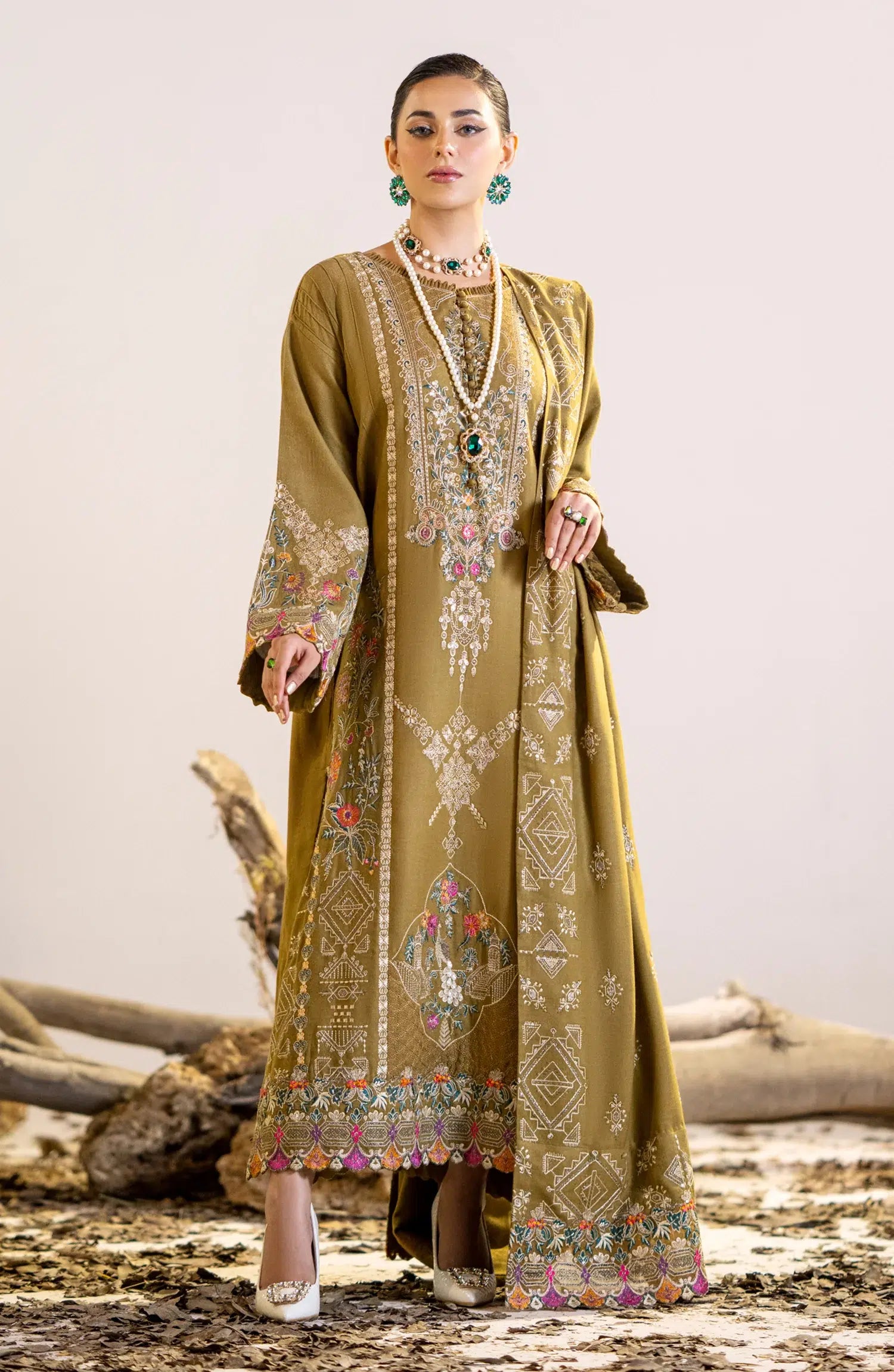 Maryum N Maria | Shehr Bano Winter 23 | HADIYAH MW23553 - by - Libasekhas UK - Registered Vendor of : Maryum N Maria - 100% Original Designer Dresss