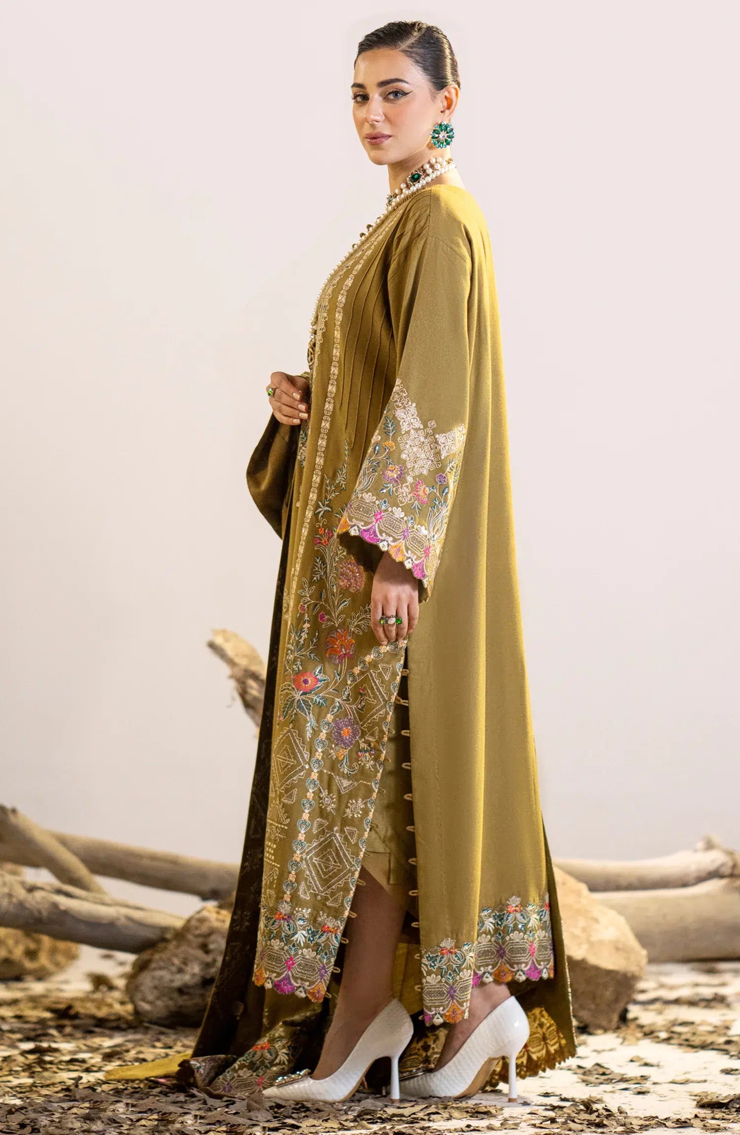 Maryum N Maria | Shehr Bano Winter 23 | HADIYAH MW23553 - by - Libasekhas UK - Registered Vendor of : Maryum N Maria - 100% Original Designer Dresss