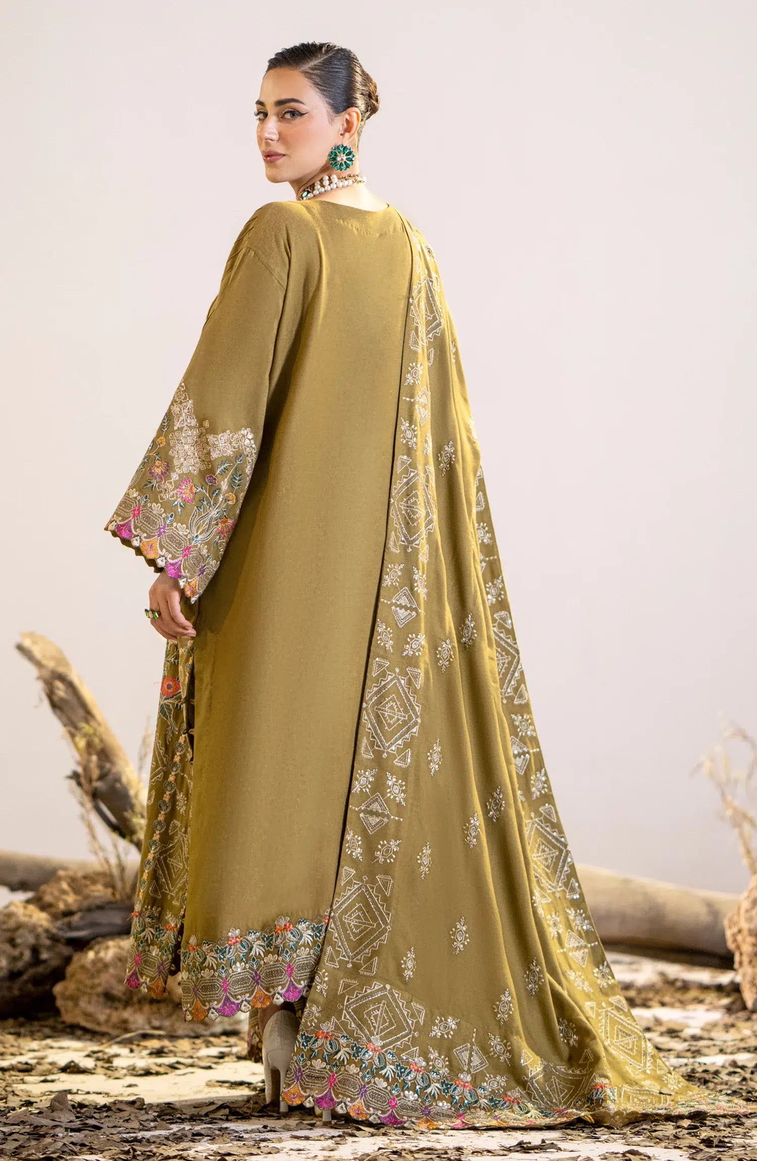 Maryum N Maria | Shehr Bano Winter 23 | HADIYAH MW23553 - by - Libasekhas UK - Registered Vendor of : Maryum N Maria - 100% Original Designer Dresss