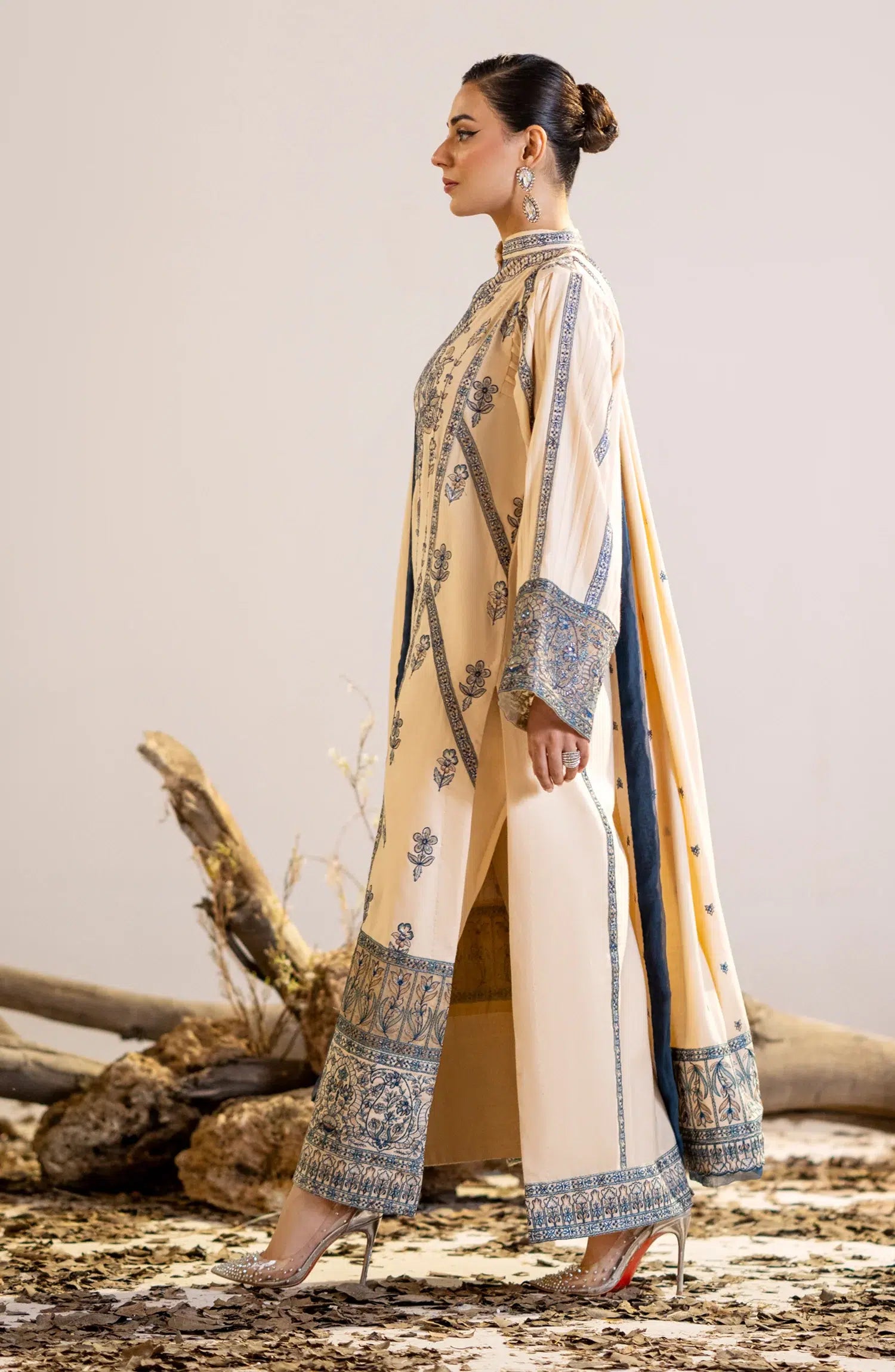 Maryum N Maria | Shehr Bano Winter 23 | DALBIR MW23559 - by - Libasekhas UK - Registered Vendor of : Maryum N Maria - 100% Original Designer Dresss