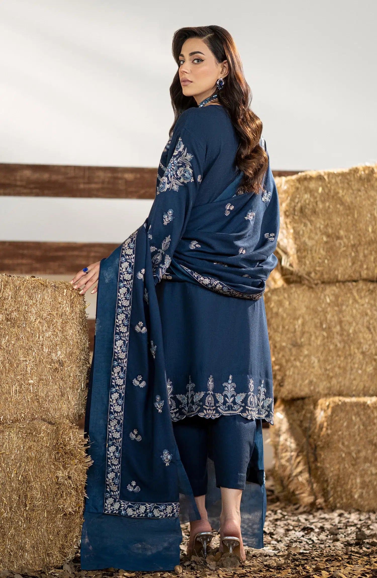 Maryum N Maria | Shehr Bano Winter 23 | BIRVA MW23551 - by - Libasekhas UK - Registered Vendor of : Maryum N Maria - 100% Original Designer Dresss