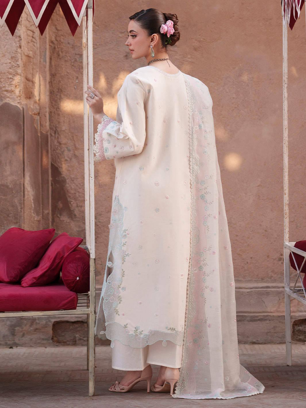 Mahnur | Nilofer Luxury Lawn 26 | NL-02 - by Libasekhas UK - Registered Vendor of : Mahnur - 100% Original Designer Dress