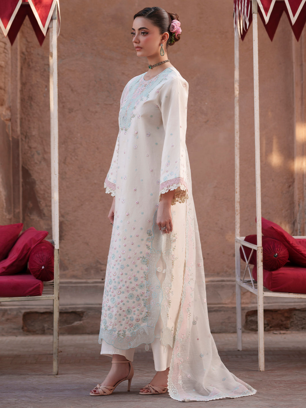 Mahnur | Nilofer Luxury Lawn 26 | NL-02 - by Libasekhas UK - Registered Vendor of : Mahnur - 100% Original Designer Dress