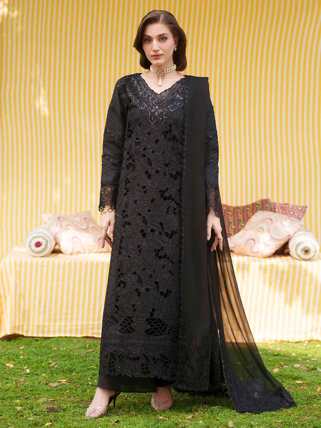Mahnur | Nilofer Luxury Lawn 26 | NL-14 - by Libasekhas UK - Registered Vendor of : Mahnur - 100% Original Designer Dress