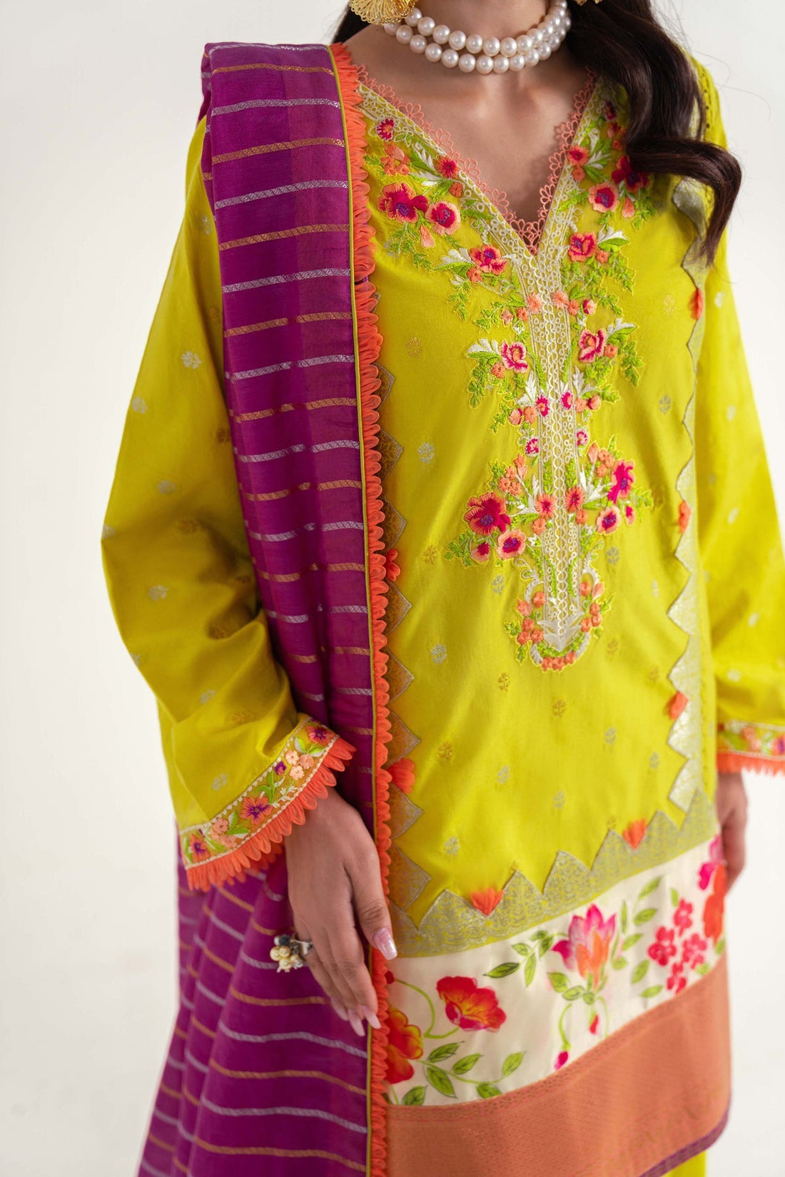 Sable Vogue | Luxury Lawn 25 | SL-04-25-V2 - by - Libasekhas UK - Registered Vendor of : Sable Vogue - 100% Original Designer Dresss
