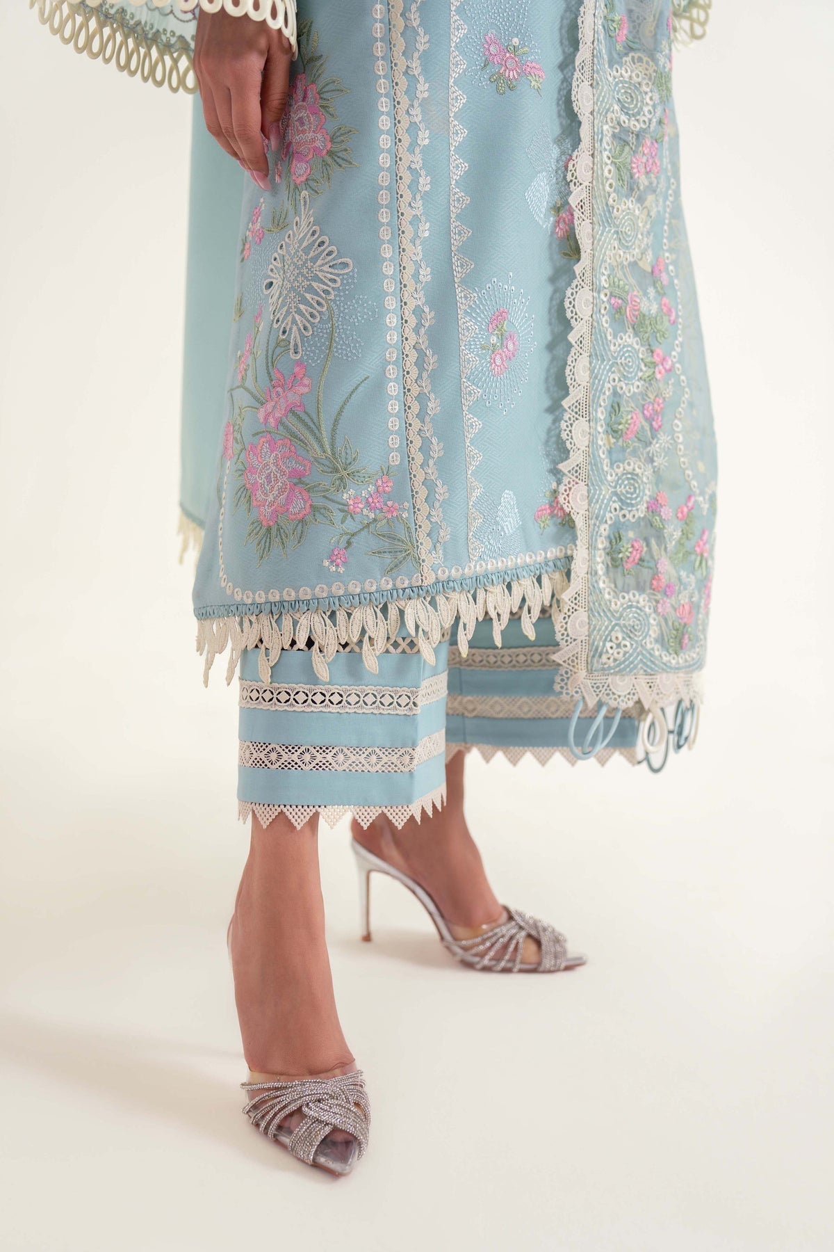 Sable Vogue | Luxury Lawn 25 | SL-06-25-V2 - by - Libasekhas UK - Registered Vendor of : Sable Vogue - 100% Original Designer Dresss