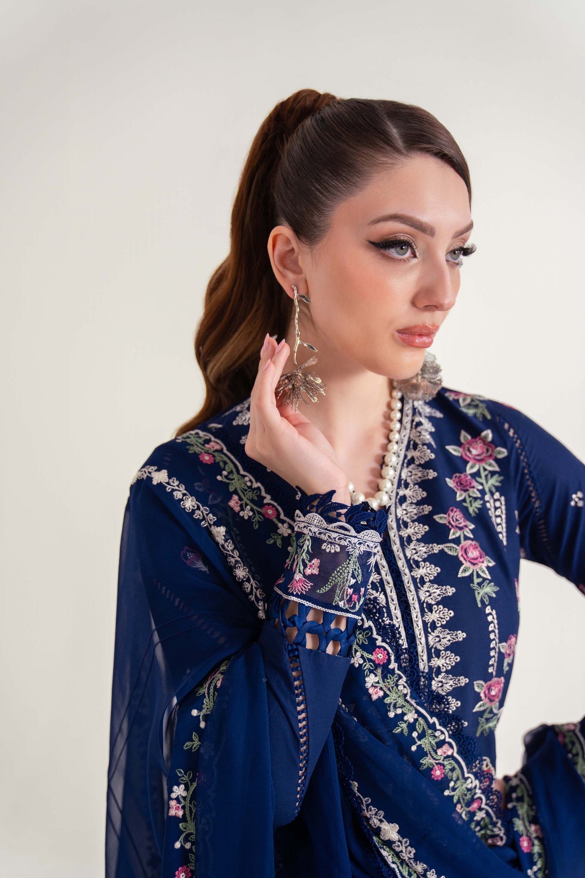 Sable Vogue | Luxury Lawn 25 | SL-07-25-V2 - by - Libasekhas UK - Registered Vendor of : Sable Vogue - 100% Original Designer Dresss
