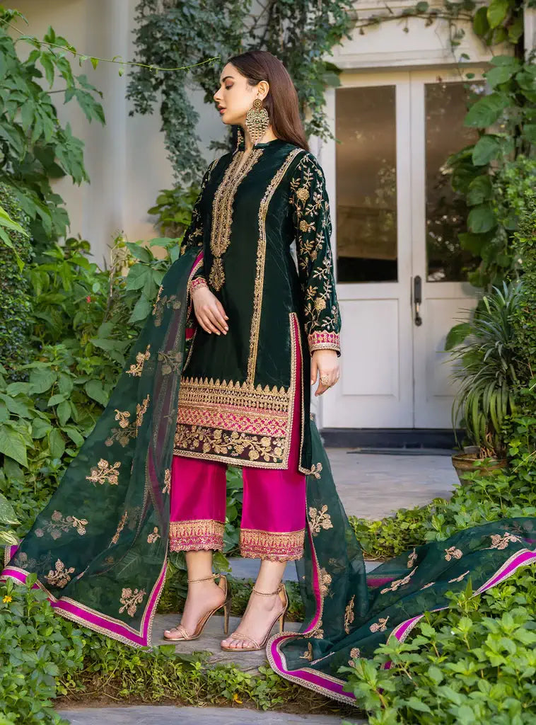 Zainab Chottani | Stitched Velvet 2022 | Pareeshay - by - Libasekhas UK - Registered Vendor of : Zainab Chottani - 100% Original Designer Dresss