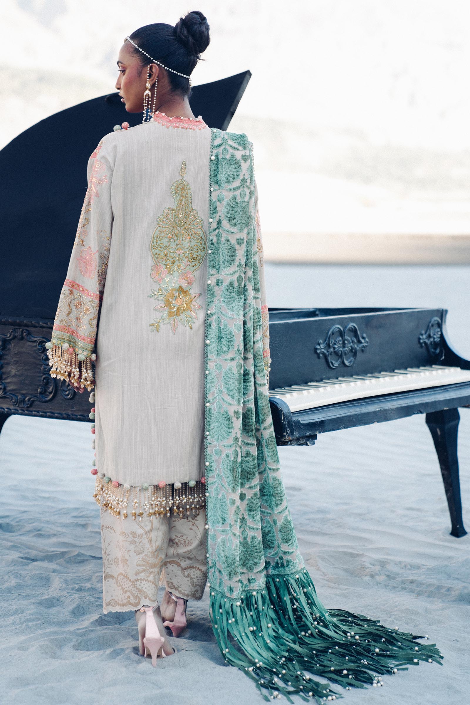 Sana Safinaz | Winter Shawl 24 | S241-001B-3CP - Libasekhas