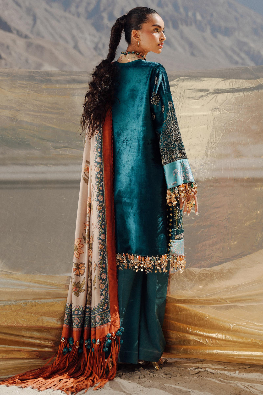 Sana Safinaz | Winter Shawl 24 | Velvet V241-003-3CP - Libasekhas