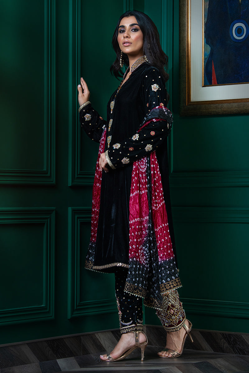 Wardha Saleem | Velvets Winter Fall 24 |   Parvaz - by - Libasekhas UK - Registered Vendor of : Wardha Saleem - 100% Original Designer Dresss
