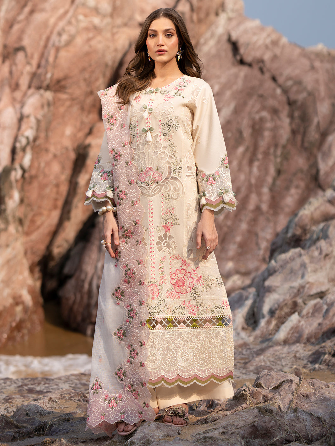 Mahnur | Sirena Luxury Lawn 25 | Wisteria - by - Libasekhas UK - Registered Vendor of : Mahnur - 100% Original Designer Dresss