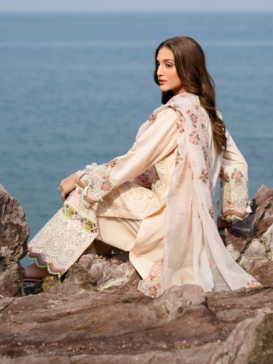 Mahnur | Sirena Luxury Lawn 25 | Wisteria - by - Libasekhas UK - Registered Vendor of : Mahnur - 100% Original Designer Dresss